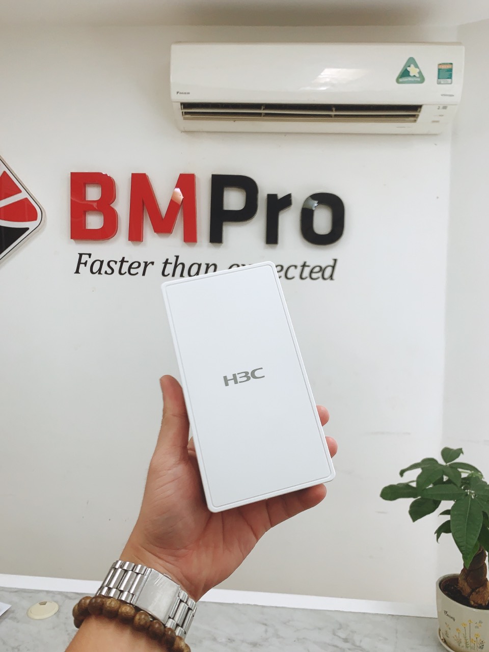 Bộ Phát WiFi 6 H3C EWP-WA6120H Hàng Chính Hãng – Tốc Độ 1775 Gbps, Chịu Tải 100 User