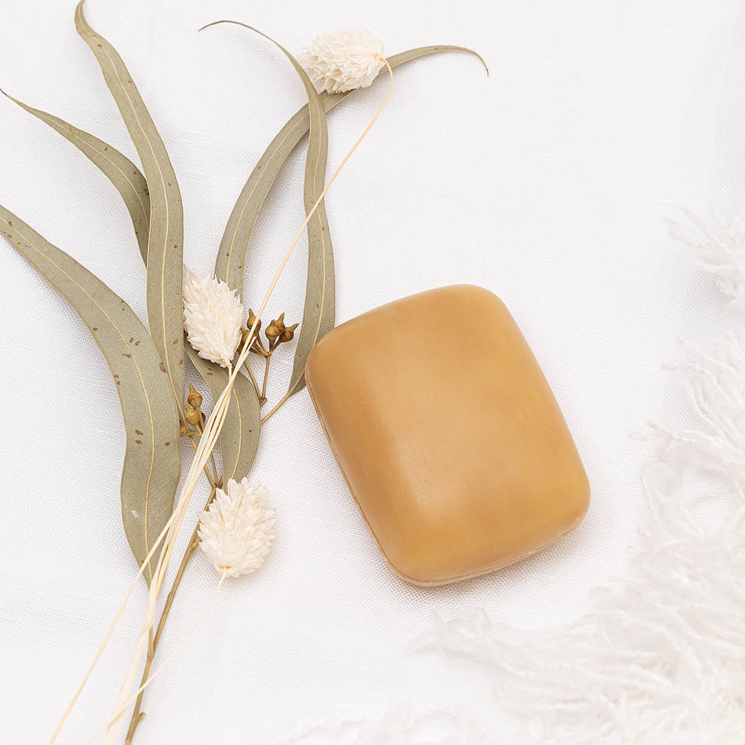 Xà Phòng Tắm Khử Mùi Cơ Thể Chiết Xuất Từ Quả Hồng Pelican Family Soap KSB (80G)