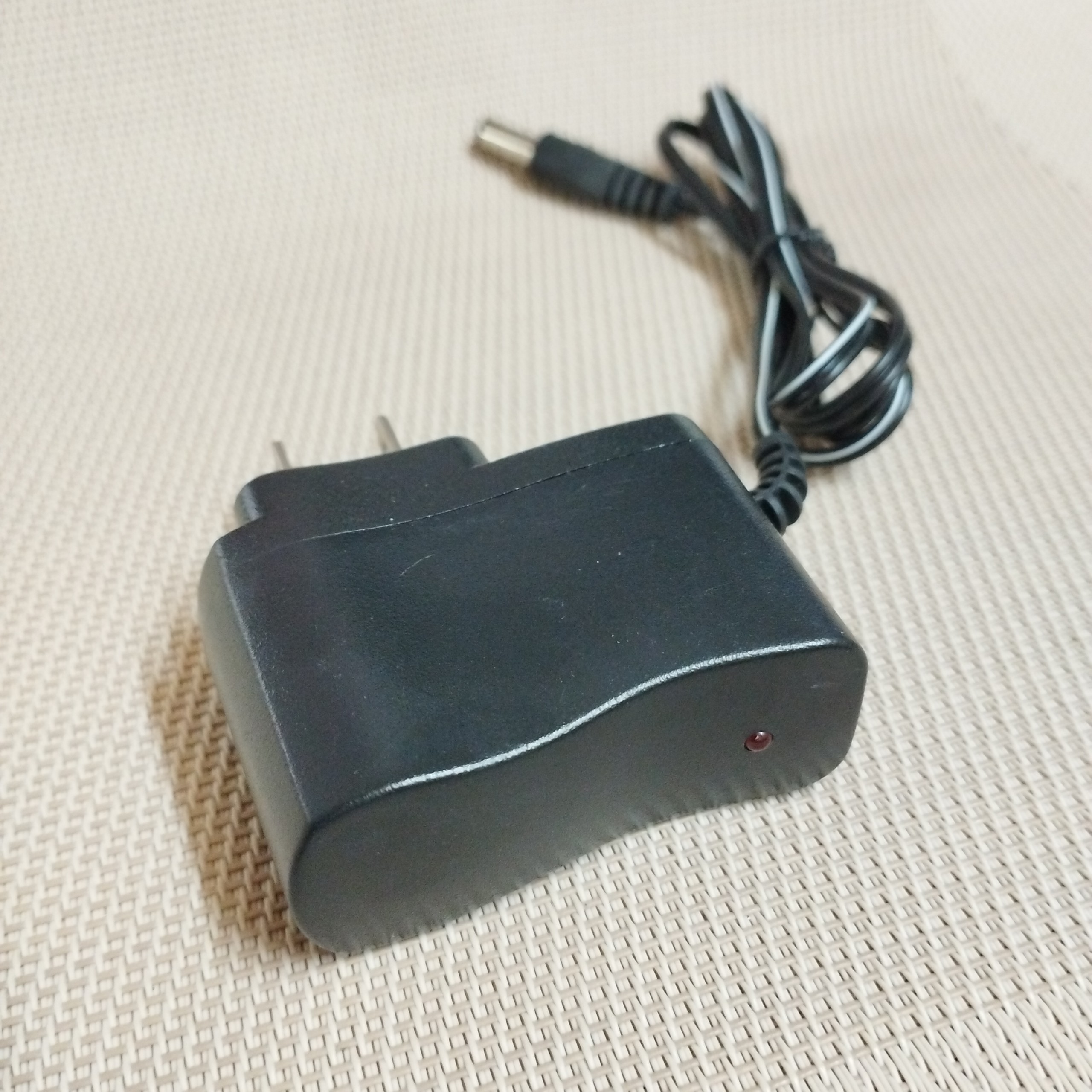 Củ sạc 4.8V dung lượng 250mA chân tròn đường kính 5.5mm