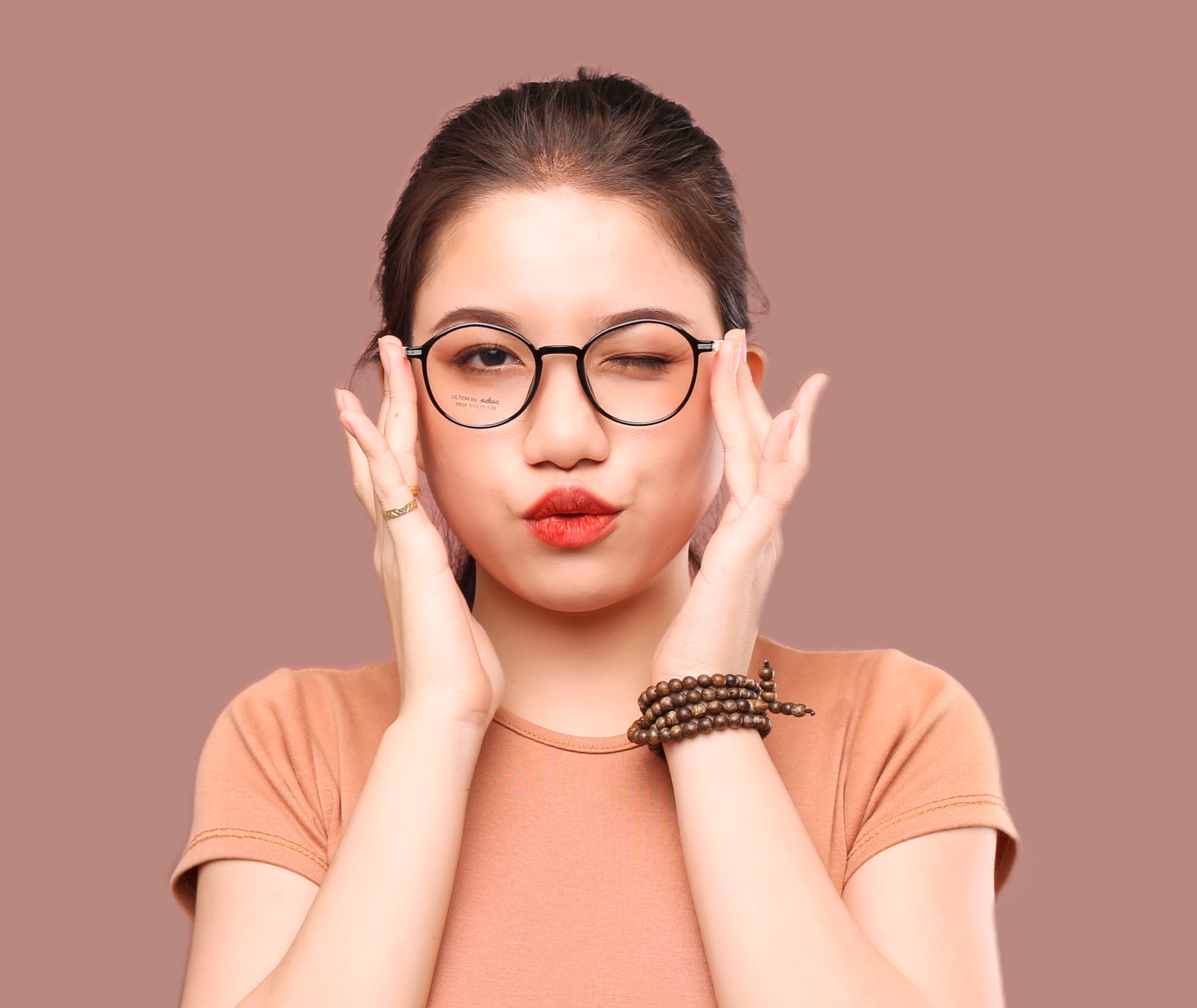 Gọng kính nhựa Ultem cao cấp siêu nhẹ siêu bền thời trang Ouress 8820