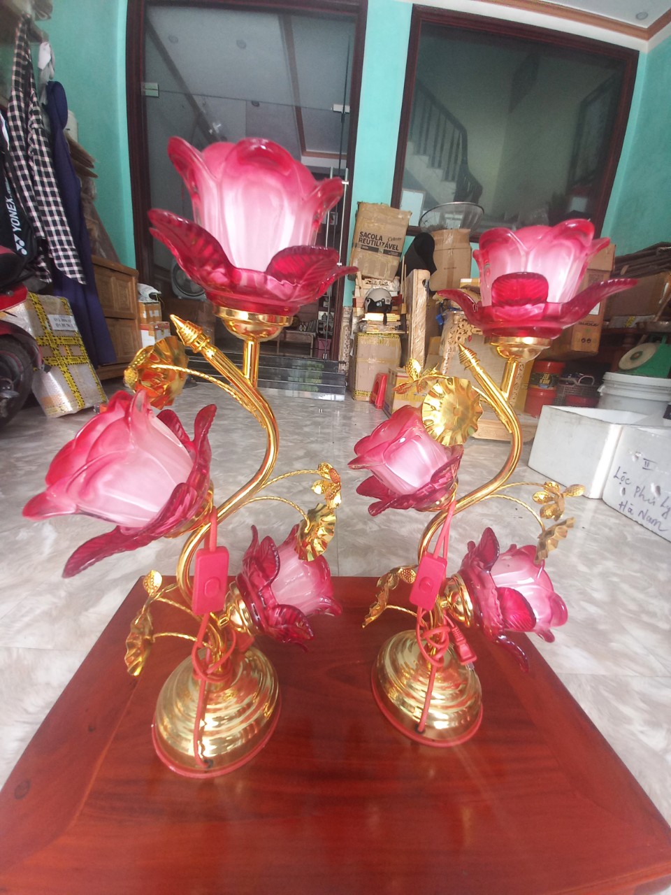 Đôi đèn thờ thủy tinh 3 bông hoa muống hàng loại 1 bóng đèn Led tiết kiệm điện năng