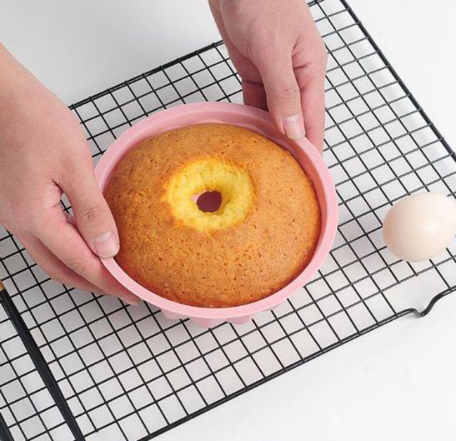 Khuôn silicon chiffon xoắn lốc xoáy lớn 16 cm dùng làm rau câu, bánh