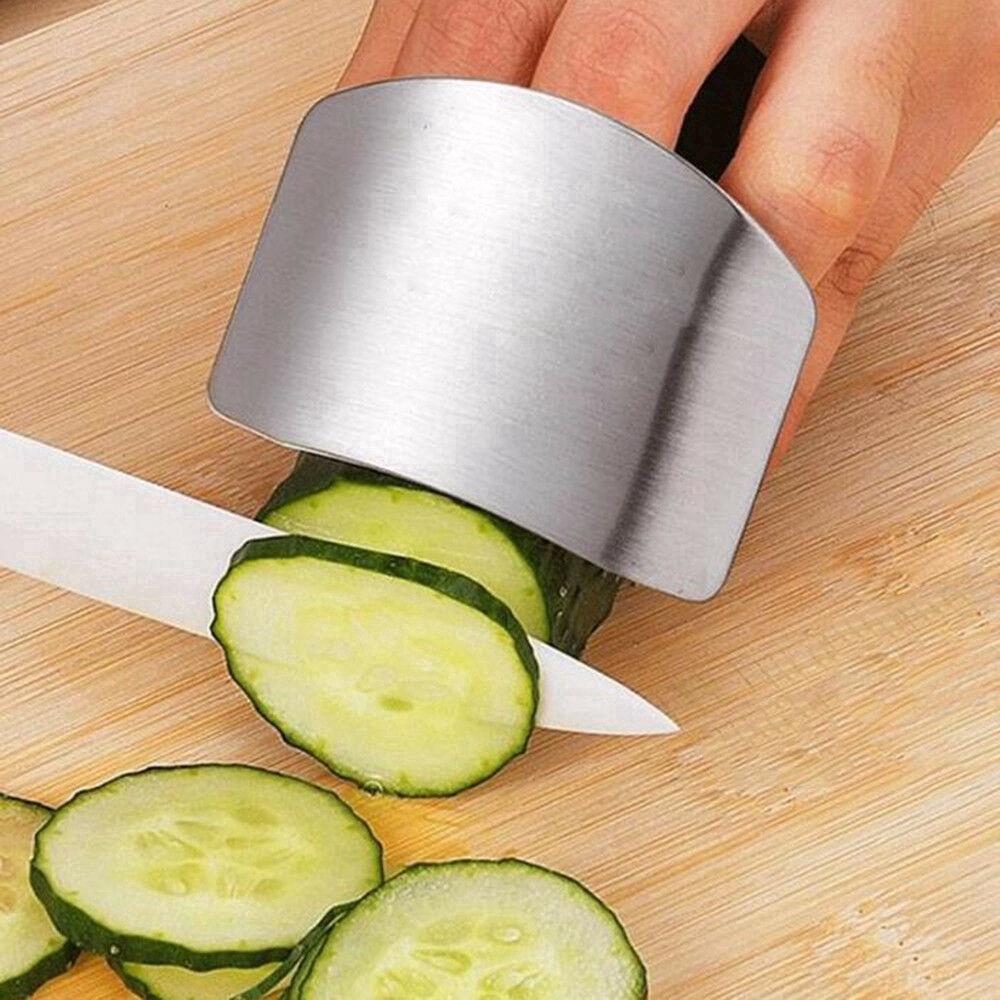 Dụng cụ bảo vệ ngón tay khi cắt thức ăn bằng thép không gỉ