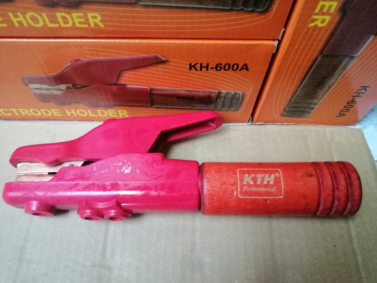 Kìm hàn cán gỗ KTH 600A