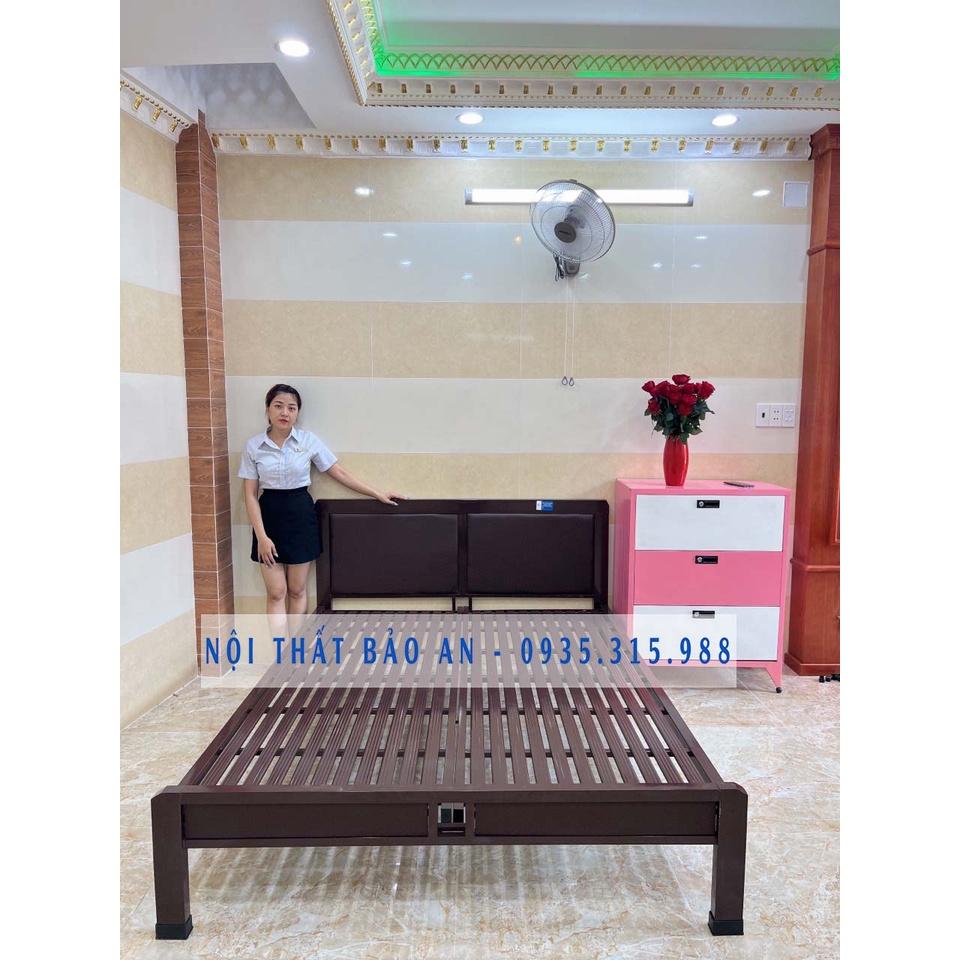 Giường sắt khung hộp kiểu mới bọc simili - Kích thước 1m6x2m