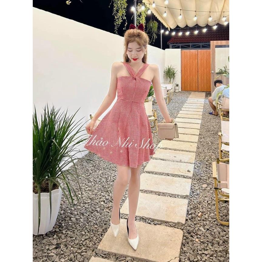 Đầm xoè caro 2 dây cổ xoắn siêu xinh