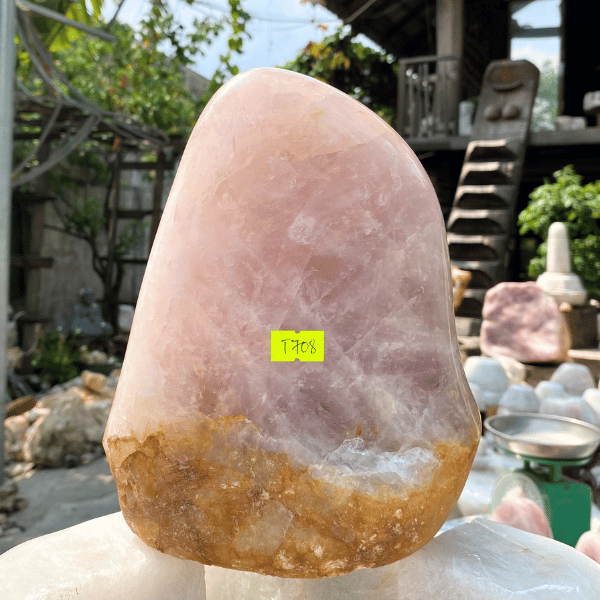 Núi đá thạch anh hồng NHASAN T708, nặng 5.6kg, kích thước: cao 21cm x ngang 16cm x dày 13cm
