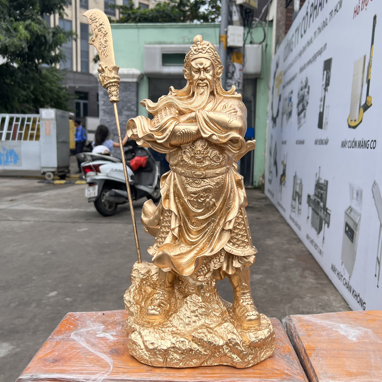 Tượng Quan Công chắn ải bằng bột đá mang lại tài lộc bảo vệ gia chủ cao 45cm