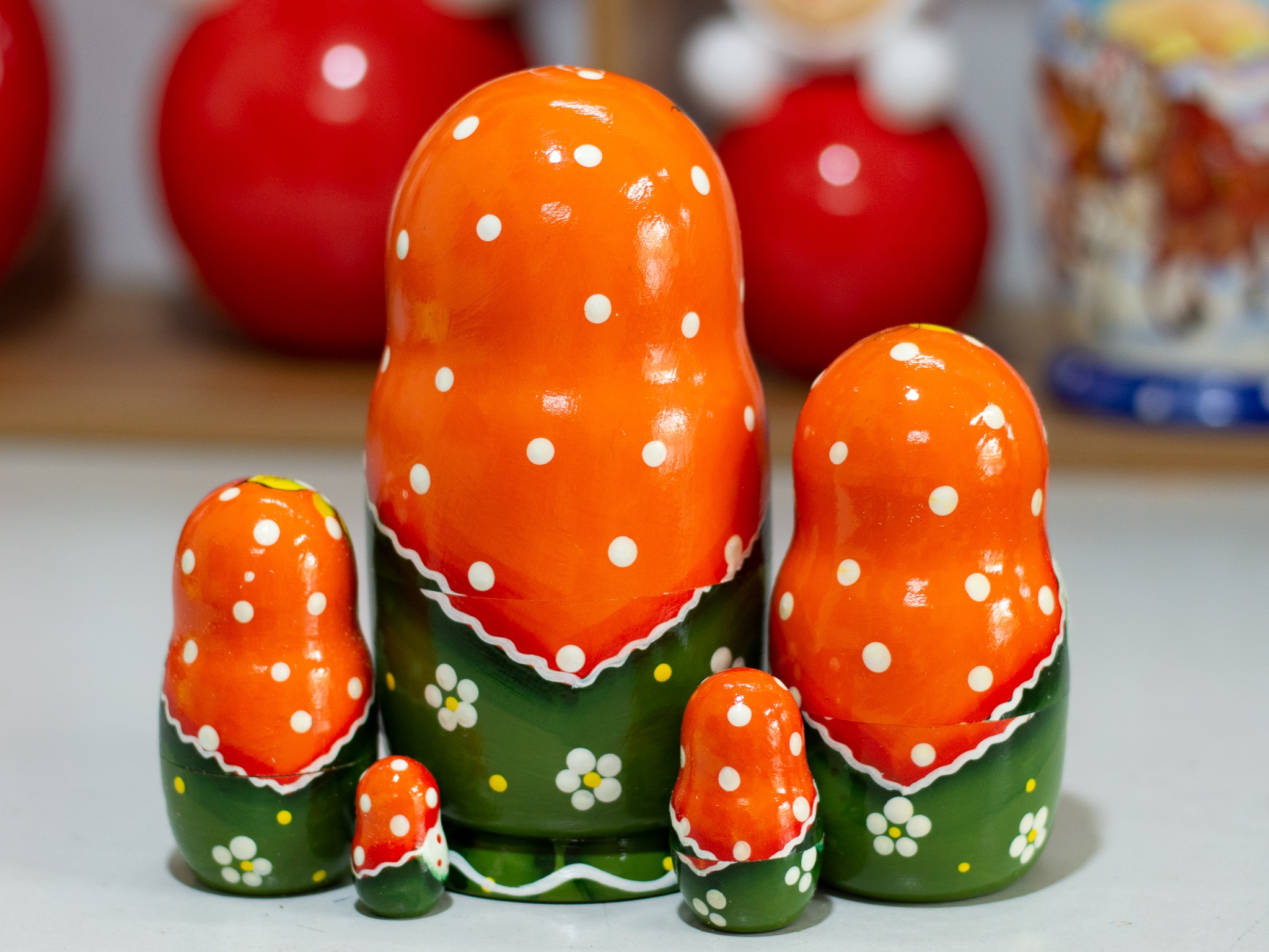 (CỰC DỄ THƯƠNG) BỘ BÚP BÊ NGA MATRYOSHKA 5 LỚP 15CM HOA VĂN &quot;MISA ÔM DÂU TÂY&quot; RẤT ĐẸP