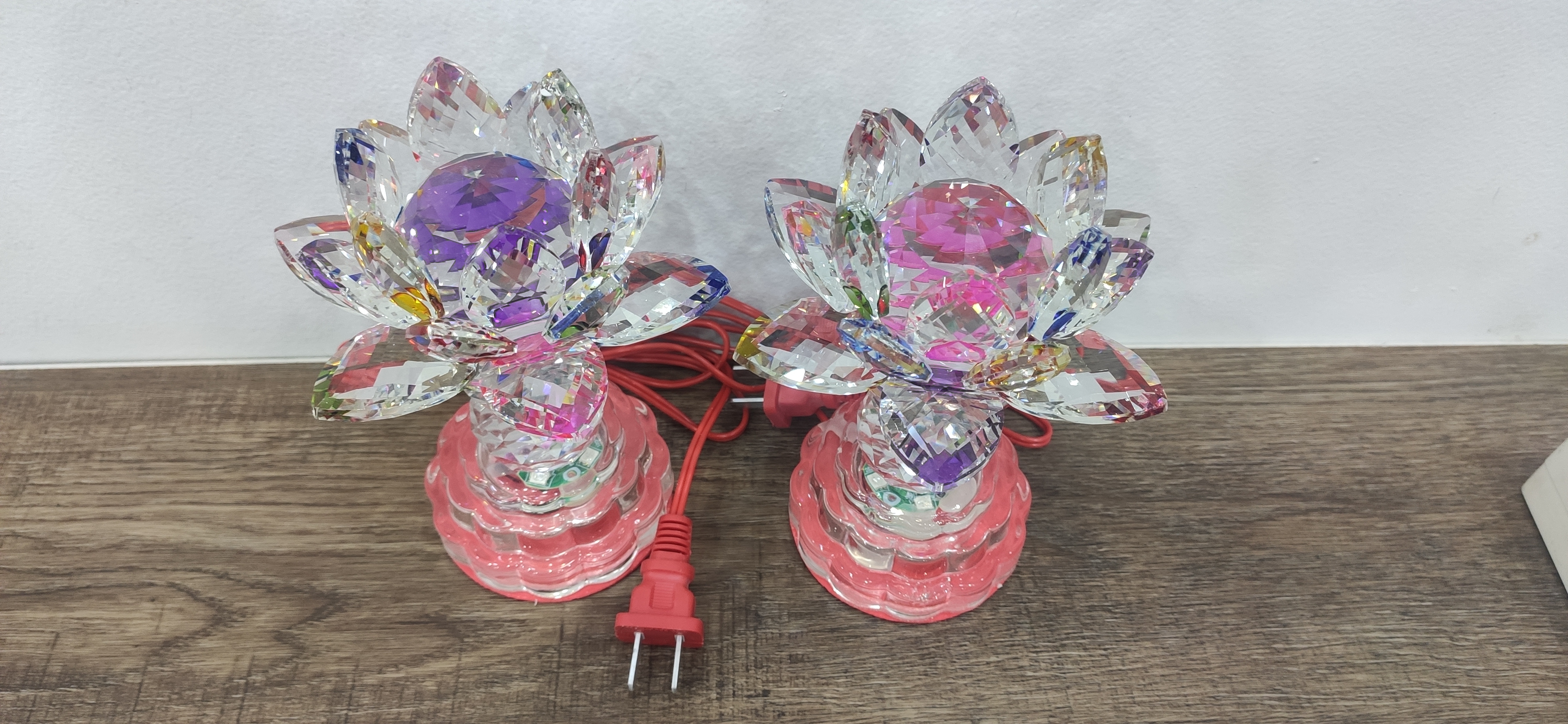 Bộ 2 chiếc đèn thờ hoa sen pha lê đổi màu, cắm điện - 502 - D8/12 x H16 cm