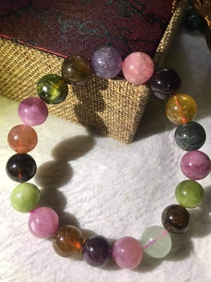 VÒNG TAY PHONG THỦY ĐÁ TOURMALINE ĐÁ SẮC SIZE 11LY CHỊ EM NỮ THÍCH ĐEO HẠT LỚN XÍU NÈ HỢP NỮ TẤT CẢ CÁC MỆNH ĐÁ THIÊN NHIÊN LOẠI ĐẸP BÓNG