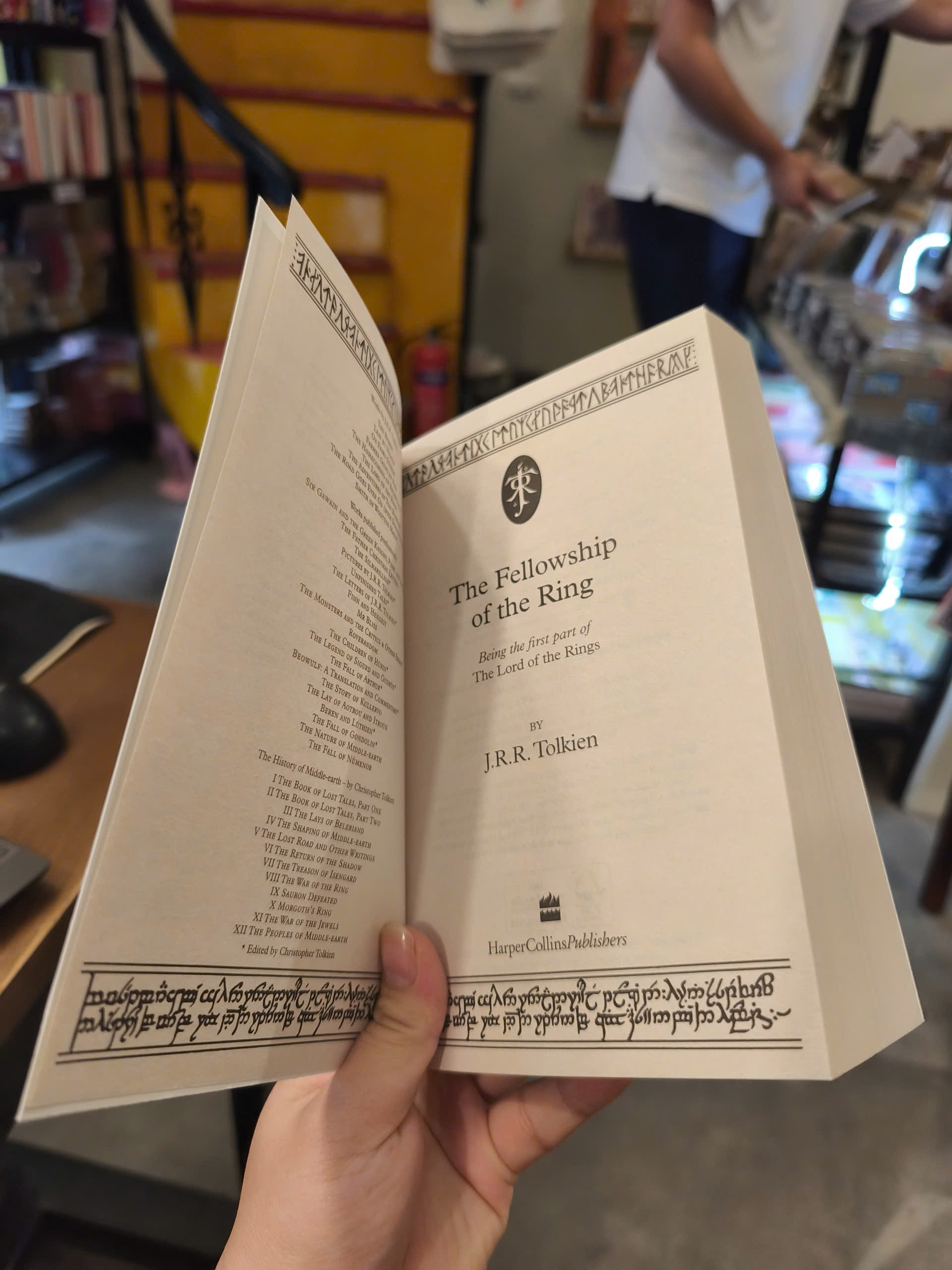 Sách - The Fellowship Of The Ring (The Lord Of The Rings Part 1) by J.R.R. Tolkien