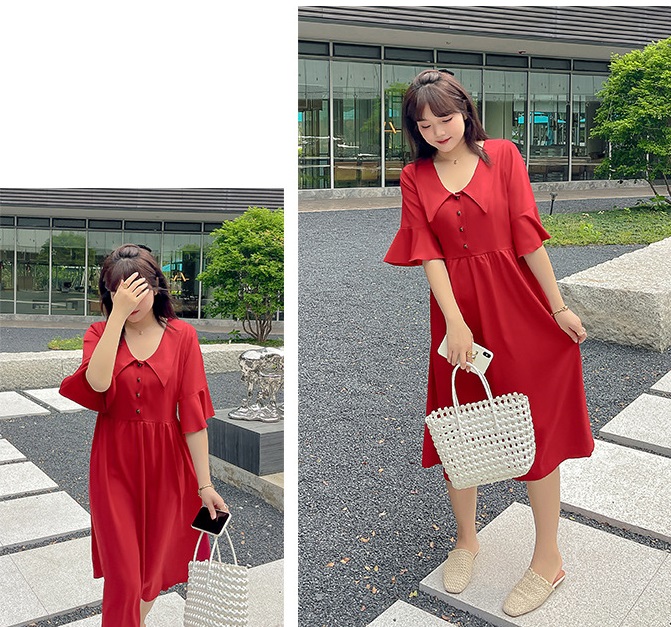 Đầm suông cổ vạt điệu đà.