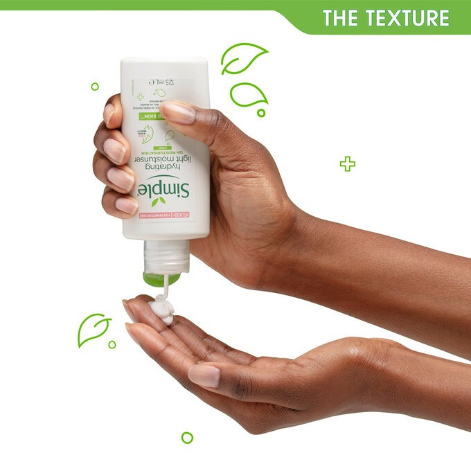 Kem dưỡng Simple hydrating light cho da nhạy cảm