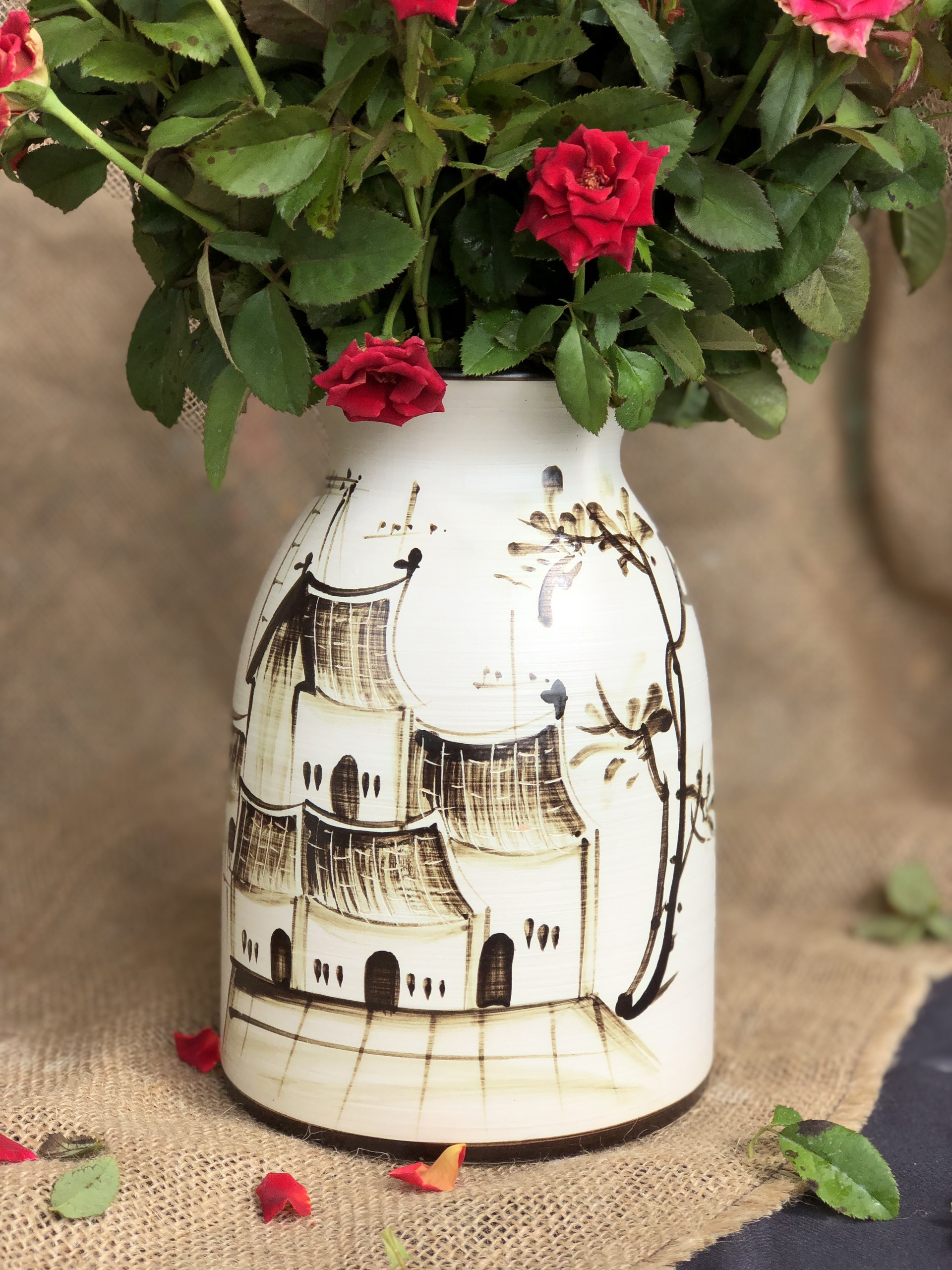 Bình cắm hoa phố cổ men chàm