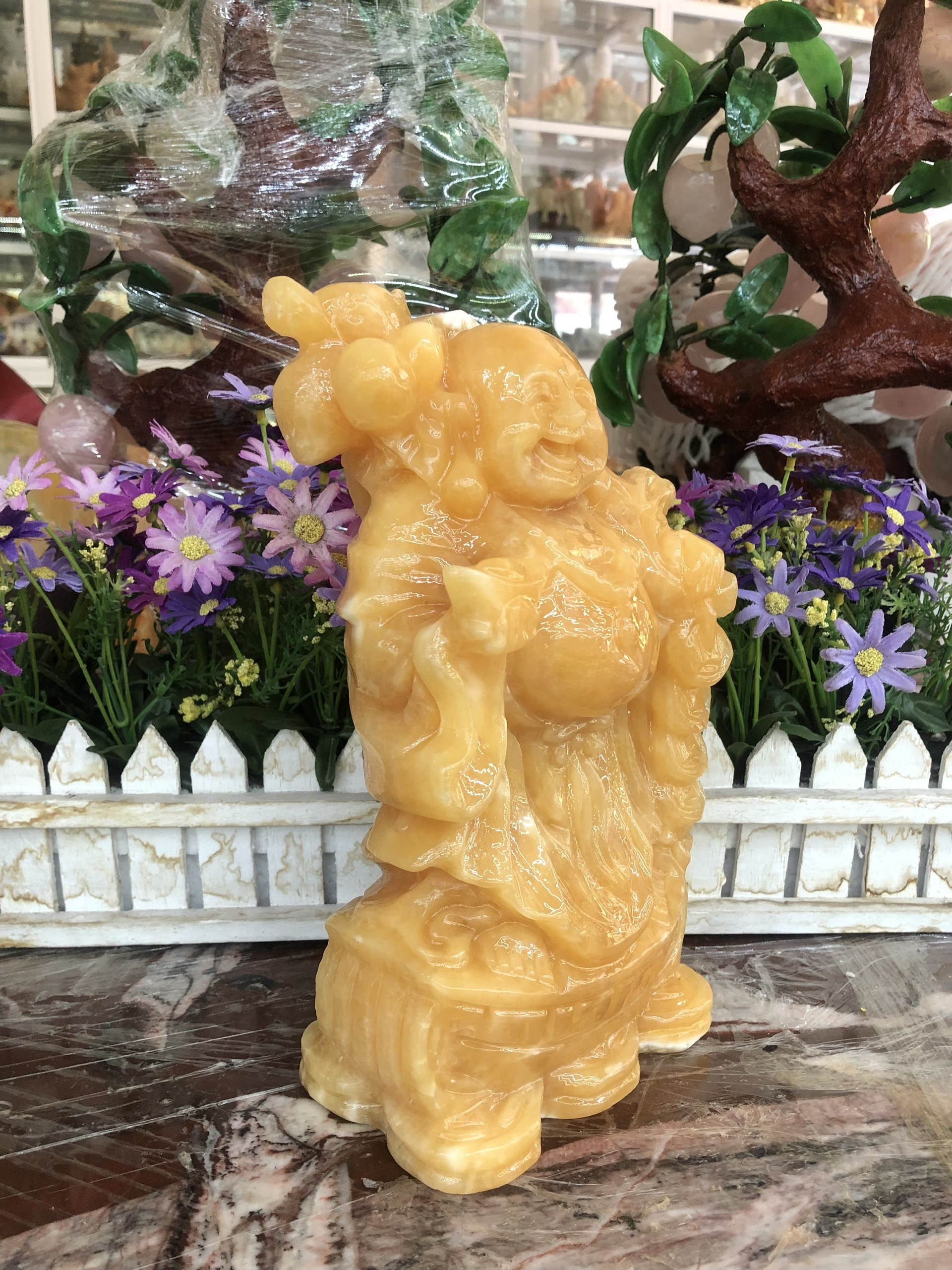 Tượng Phật Di Lặc đứng gánh đào lượng phong thủy đá ngọc hoàng long - Cao 25 cm