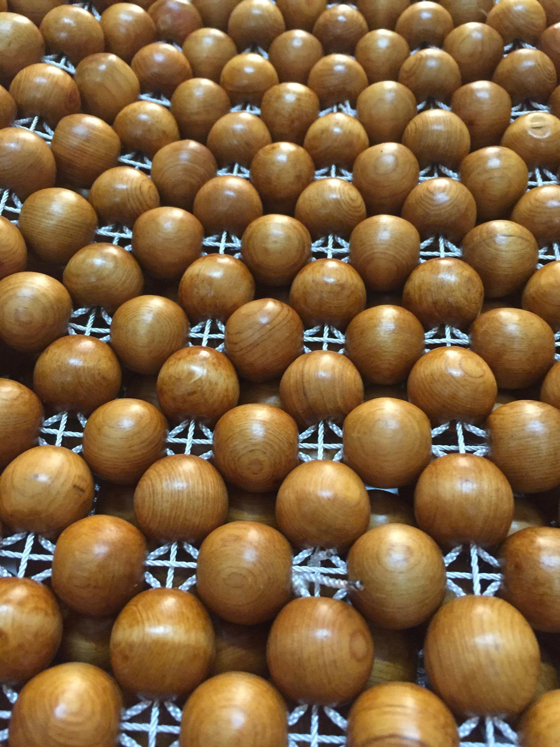 Chiếu Hạt Gỗ Pơ Mu Cao Cấp - Kích Thước 1,6mx2m hạt 1.8cm ( video , hình thật )