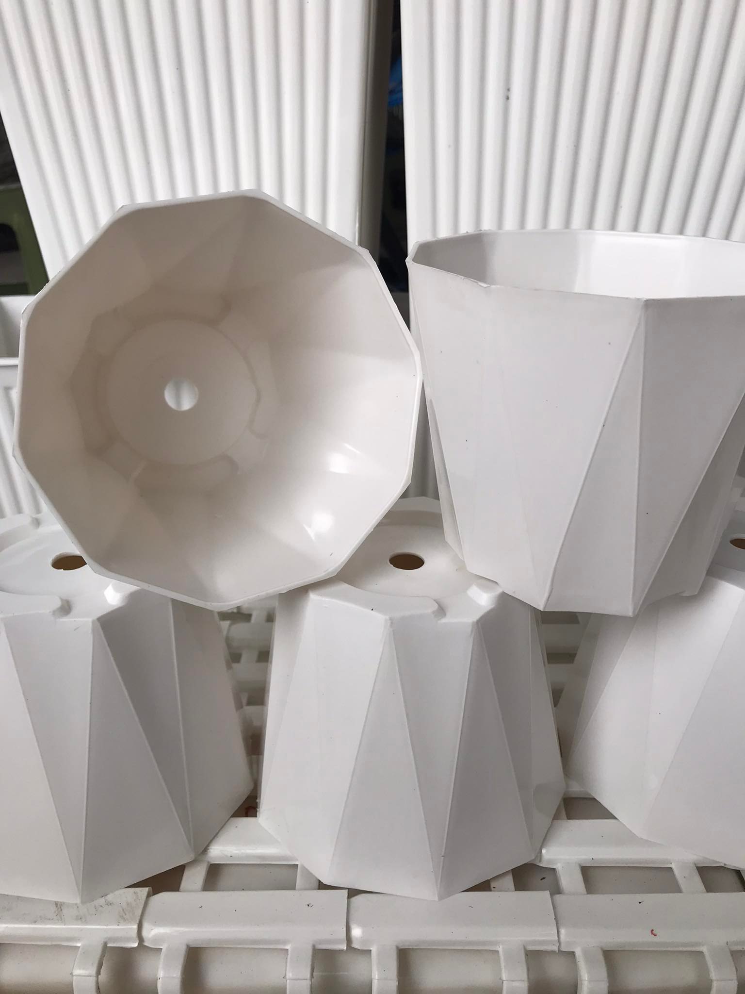 Giá Sỉ ] Chậu Nhựa Để Bàn  Kim Cương Trắng 15 x 12 - Chậu Nhựa Trồng Cây Hoa