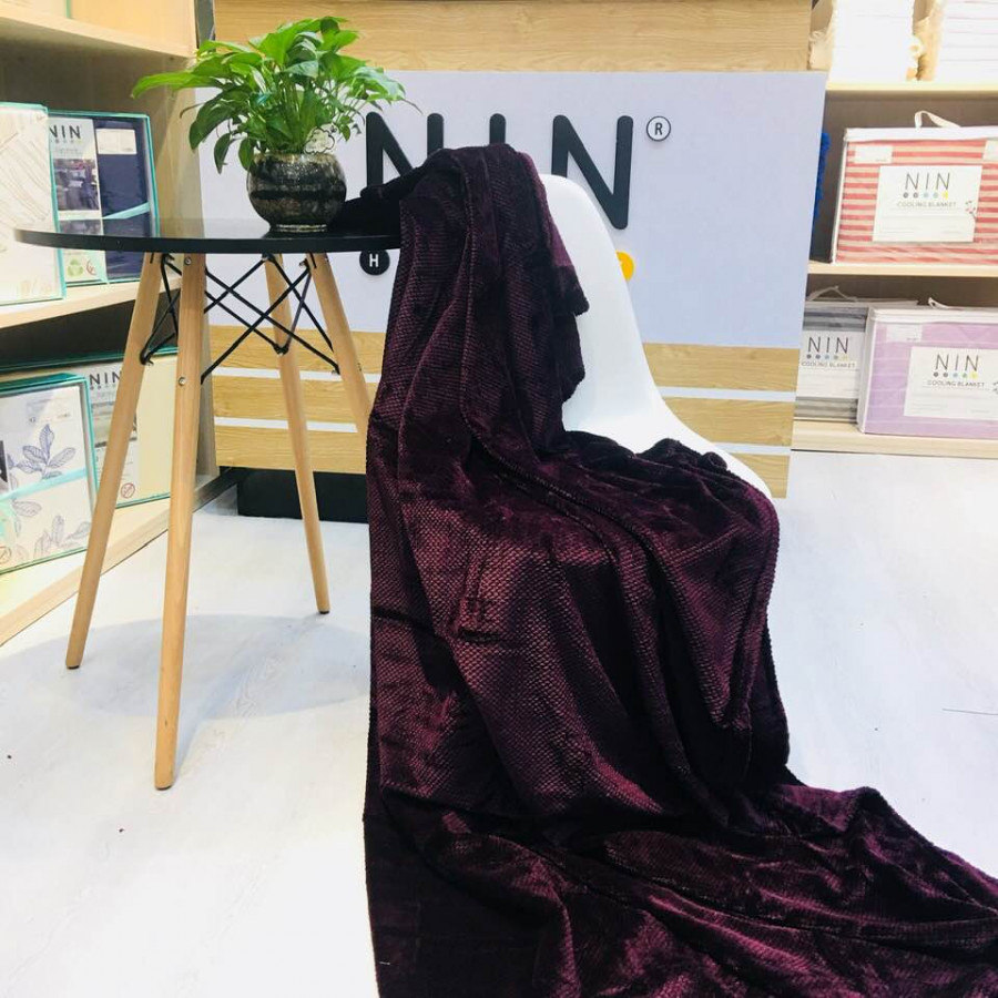 Mền San Hô NIN House - Merlot 1m8x2m 100% vải Microfiber, mền lông tuyết vân kẻ ô vuông nhỏ mềm mại, ấm áp, chăn hè cao cấp mát lạnh, kiểu dáng Hàn Quốc, dùng được cho cả xe hơi oto, gấp gọn