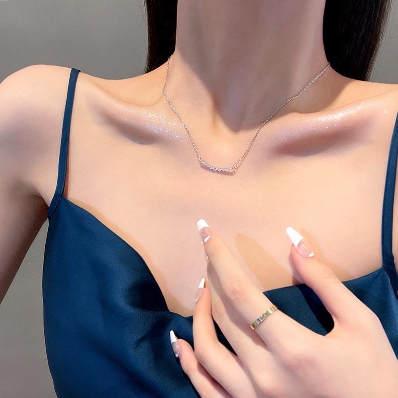 Dây chuyền vòng cổ nữ titan không đen mặt vòng cung ngọc đẹp Ring House
