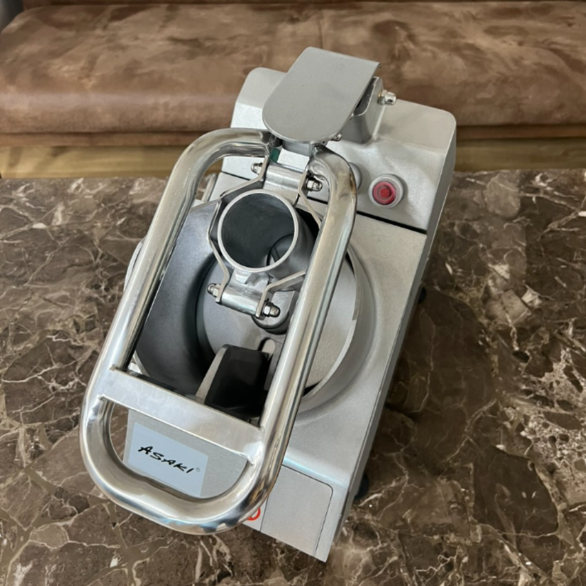 Máy thái rau củ quả công nghiệp dùng cho nhà hàng và khách sạn Asaki VC65MS - Công suất 750W - Hàng chính hãng