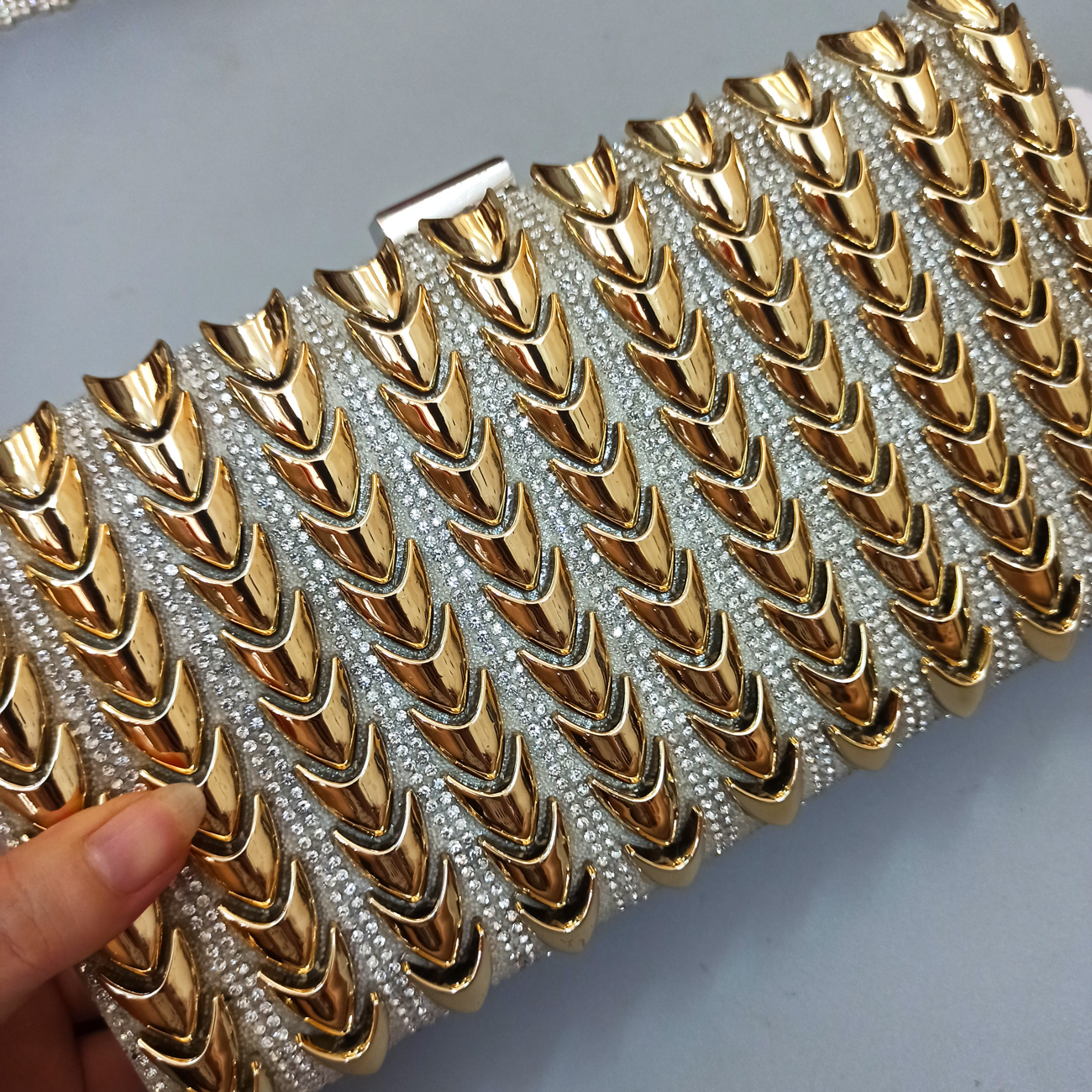 Bóp cầm tay đi tiệc đính đá