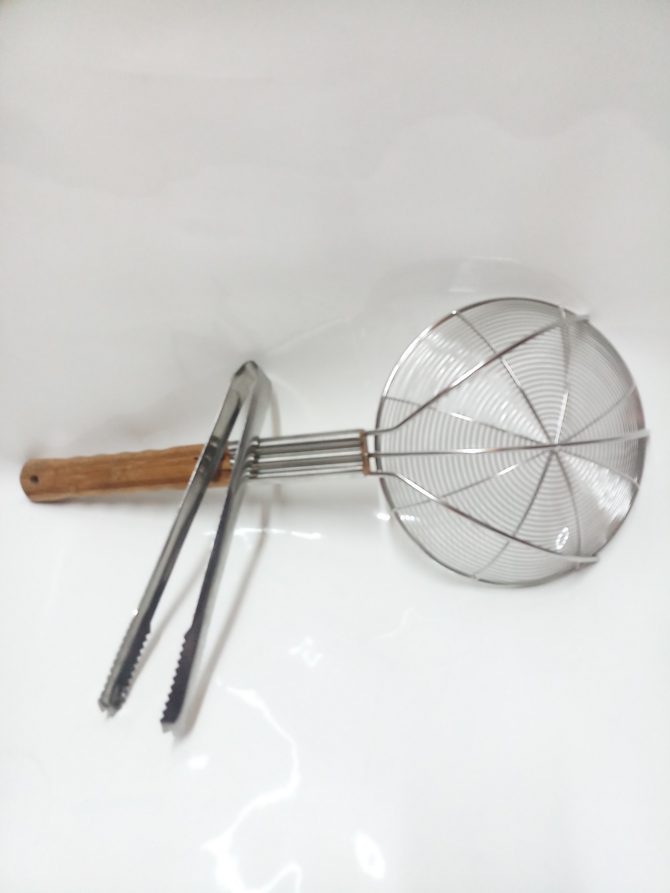 VỢT VÒNG INOX CÁN GỖ VỚT XƯƠNG,RAU CỦ VỚT ĐỒ CHIÊN,TẶNG KÈM MỘT GẮP INOX CAO CẤP.
