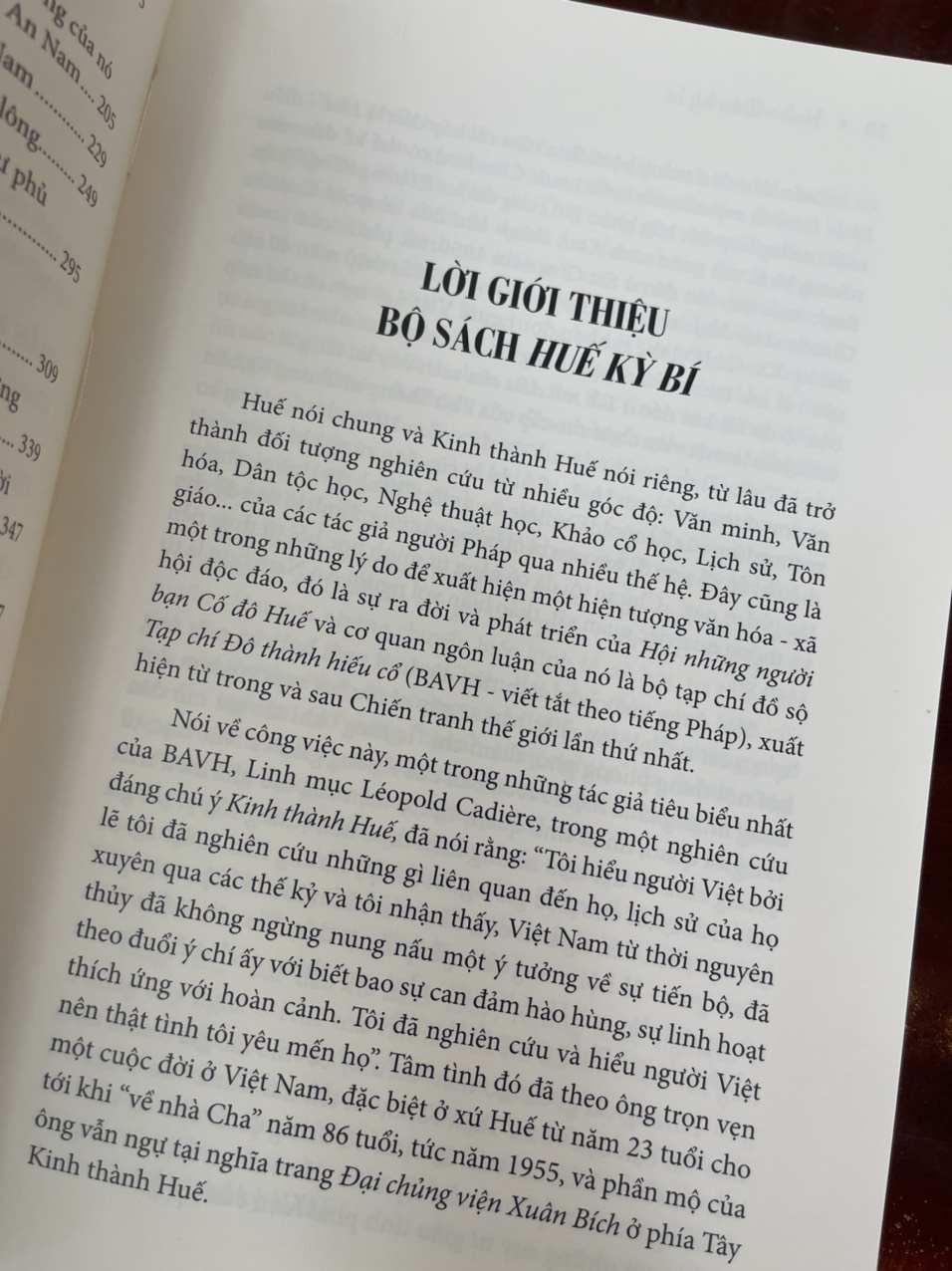 (Bìa cứng – Nằm trong bộ sách “Huế kỳ bí”) HUẾ - ĐIỀU KỲ BÍ – Louis Chochod – Nguyễn Thành Quang dịch – MaiHaBooks – NXB Khoa Học Xã Hội