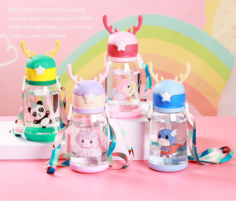 Bình Đựng Nước Sừng Hưu 600Ml Có Nút Bấm Kèm Dây Đeo