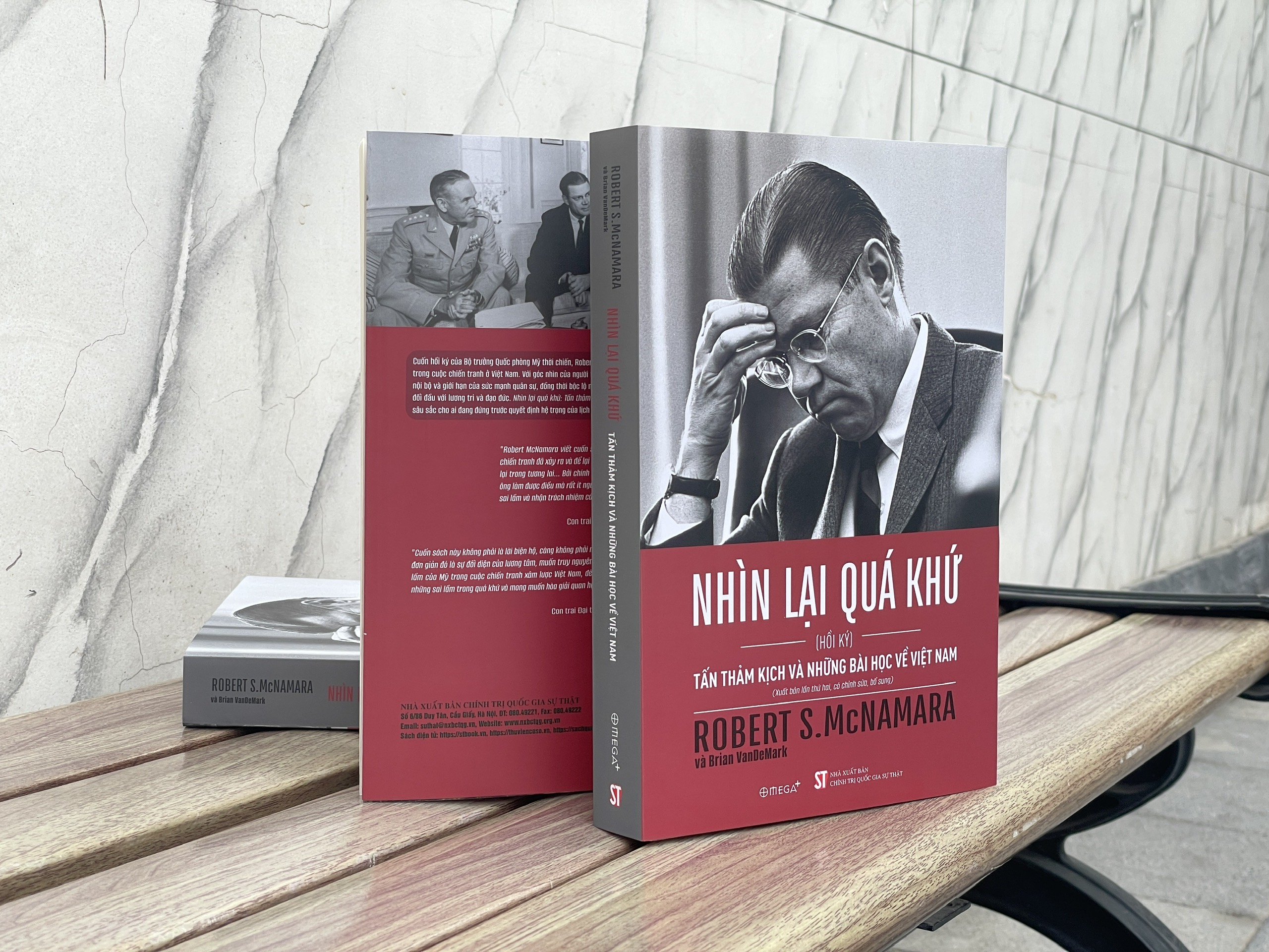 Nhìn lại quá khứ ( Hồi ký) - Tấn thảm kịch và những bài học về Việt Nam