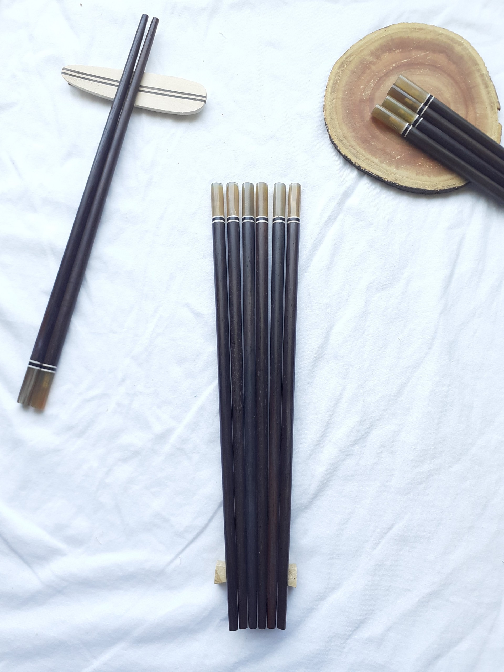 Đũa Gỗ Trắc Tự Nhiên Đuôi Gắn Sừng Đẹp 24.5cm, Phụ Kiện Bàn Ăn Đẹp Của Vitrapro