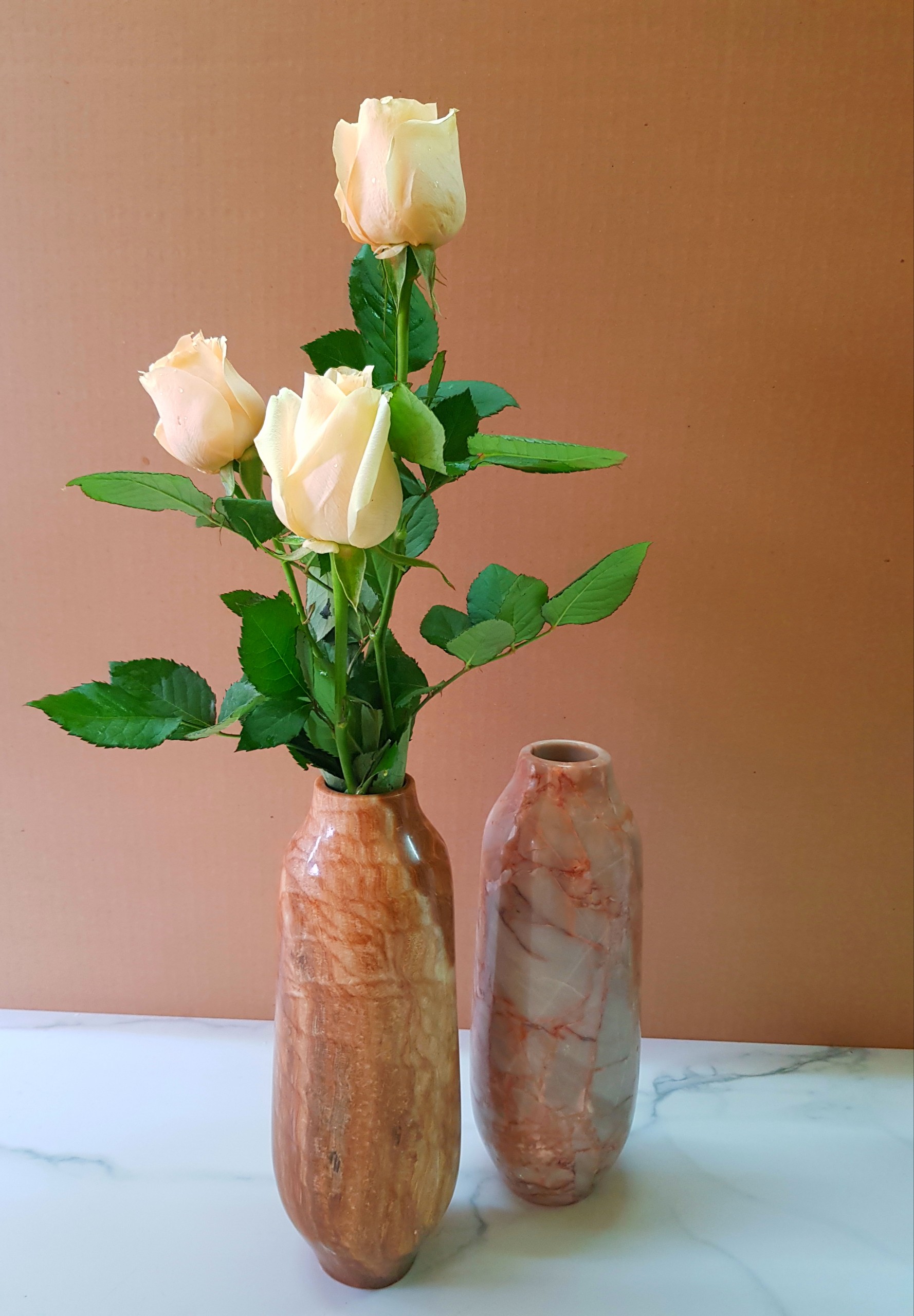 Bình cắm hoa bằng đá tự nhiên màu Vàng vân gỗ độc đáo
