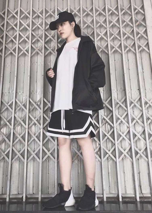 Quần Short Unisex Chữ V Đen