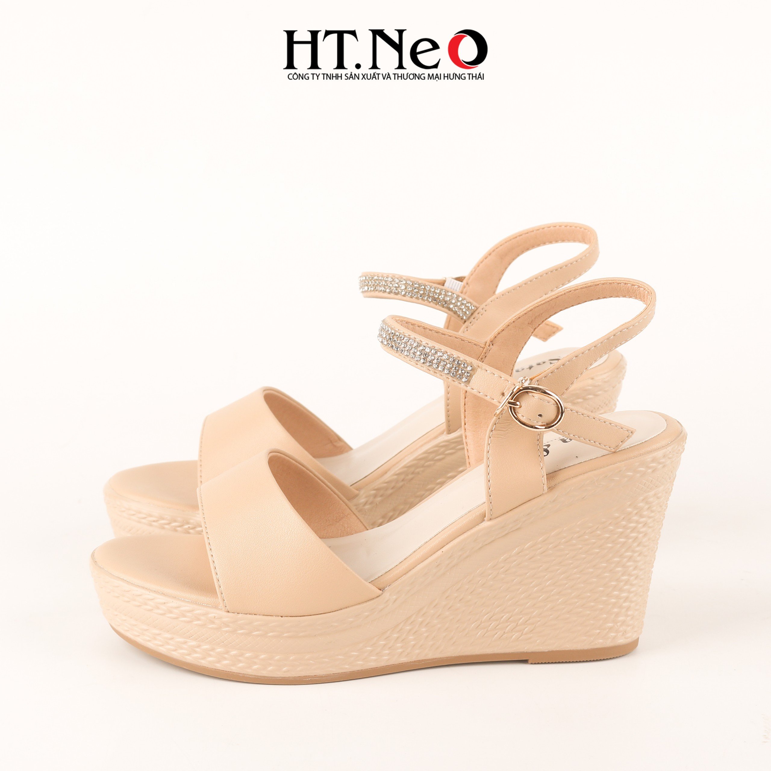 Sandal nữ đế xuồng 7P, quai đính đá, kiểu dáng đơn giản, trẻ trung, dễ đi, phù hợp cho các chị, các cô đi để chụp áo dài SDN221