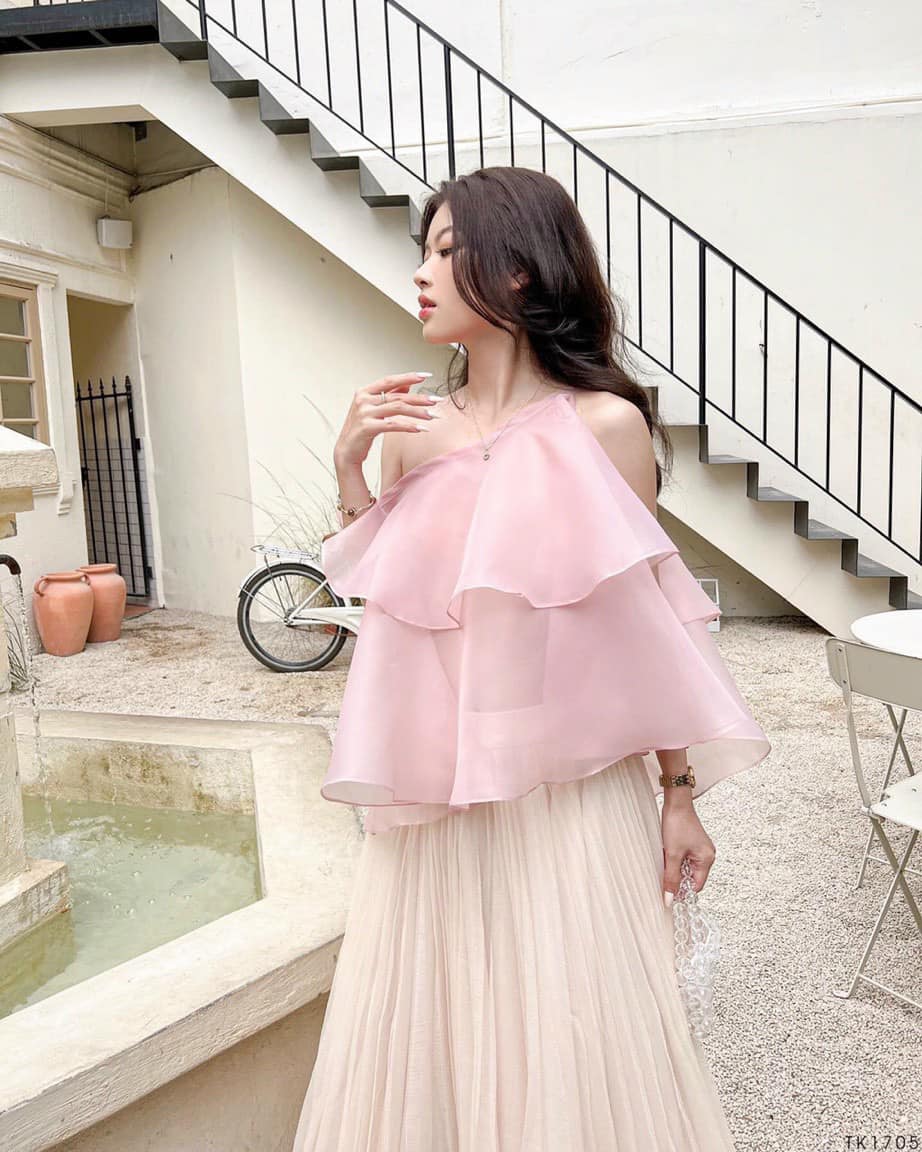 Áo dây bèo tầng lệch vai thắt nơ vải oganza