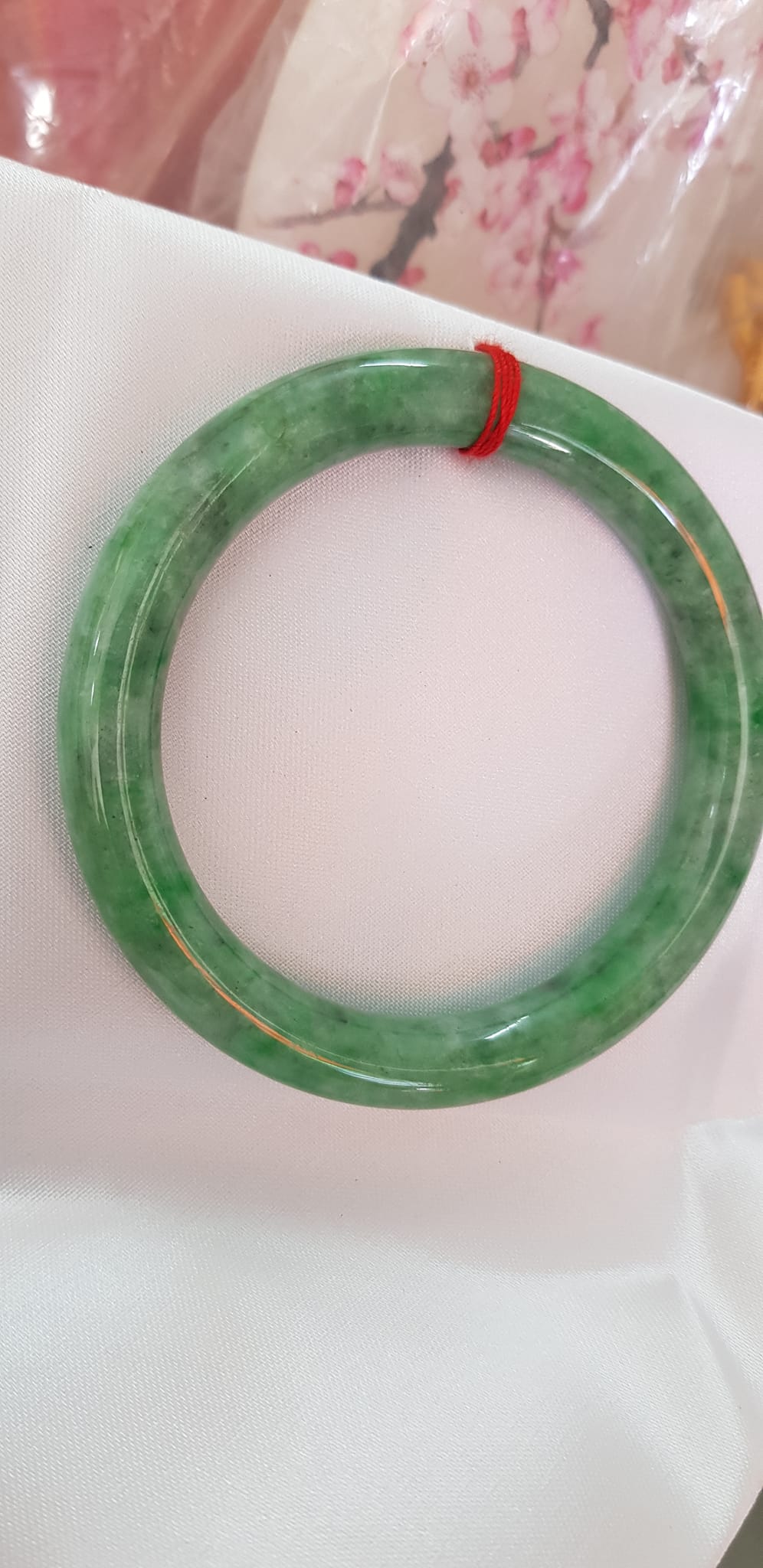 Vòng Cẩm Thạch tự nhiên sịn Đậu Lý I Sao 52mm x chột 8,2mm cao cấp sịn đẹp màu xanh đậu lý bông đều đẹp bóng nữ 52kg - 56kg đeo rất đẹp sang tay món quà tặng Mẹ , người thân ý nghĩa ạ