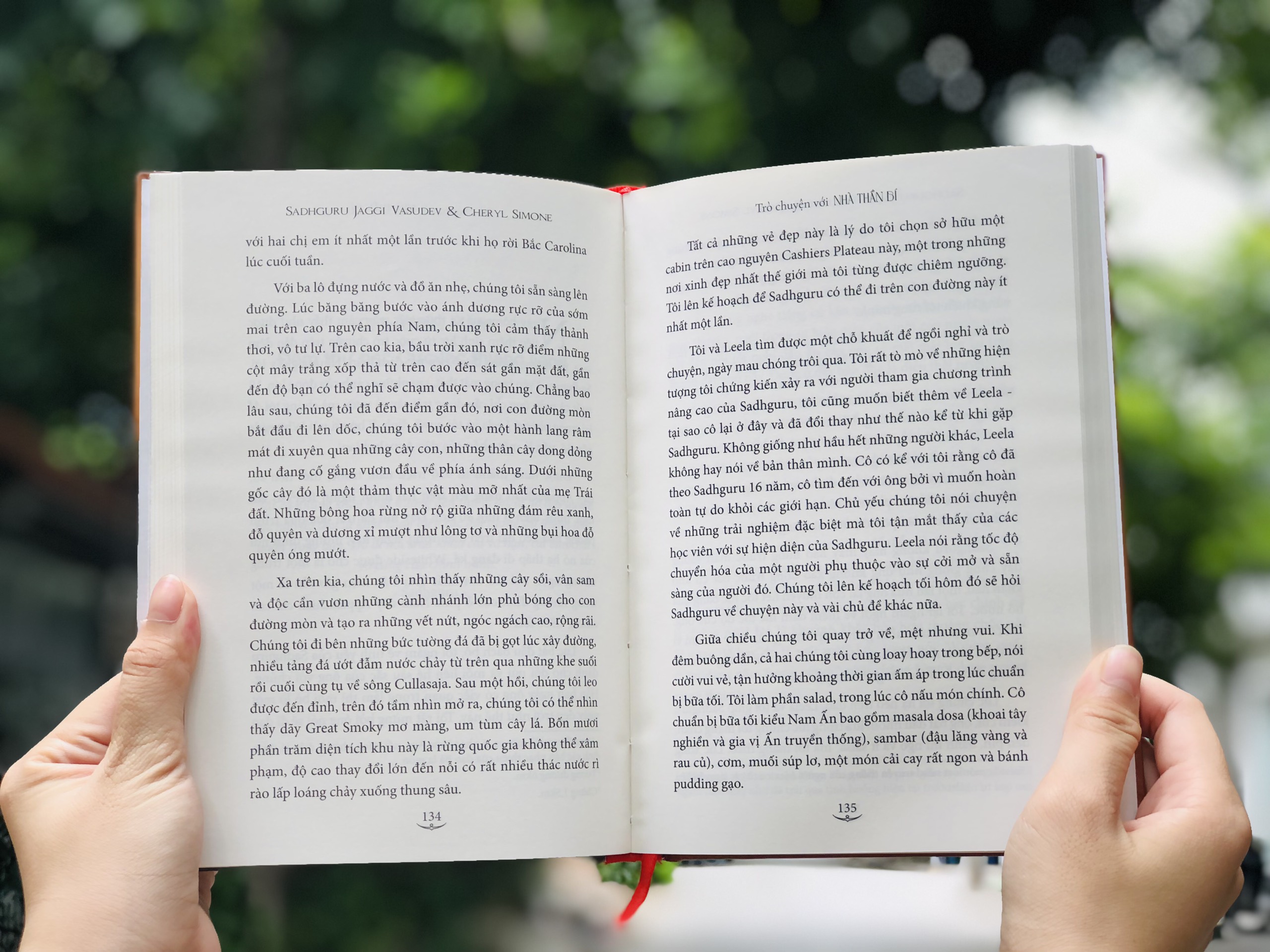Sách Trò Chuyện Với Nhà Thần Bí + Bộ Ảnh Thẻ Sahguru - Sách Tôn Giáo Tâm Linh, Nghệ Thuật Sống - Á Châu Books, Bìa Cứng In Màu
