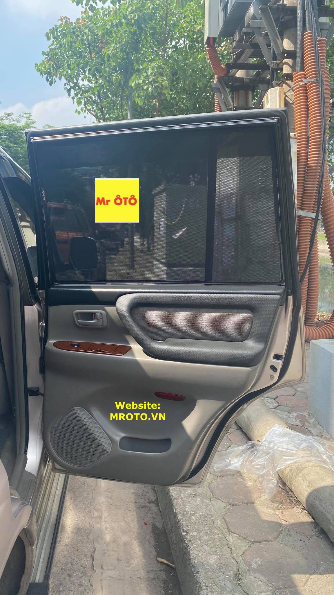 Rèm Che nắng xe Land Cruiser 2000-2010 loại 1 có hút nam châm, Vải dày dặn, chống nắng tuyệt đối