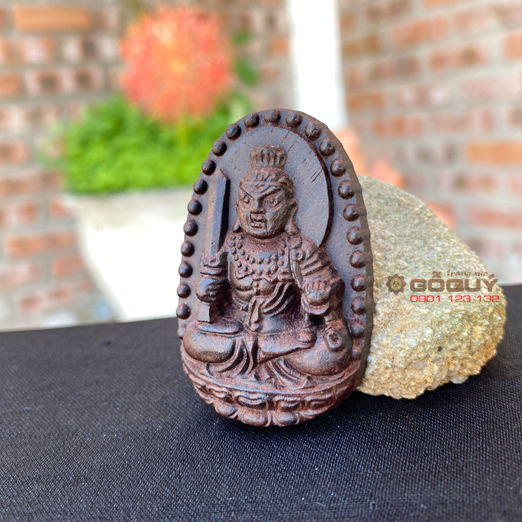 Mặt dây chuyền gỗ trắc Phật bản mệnh Bất Động Minh Vương