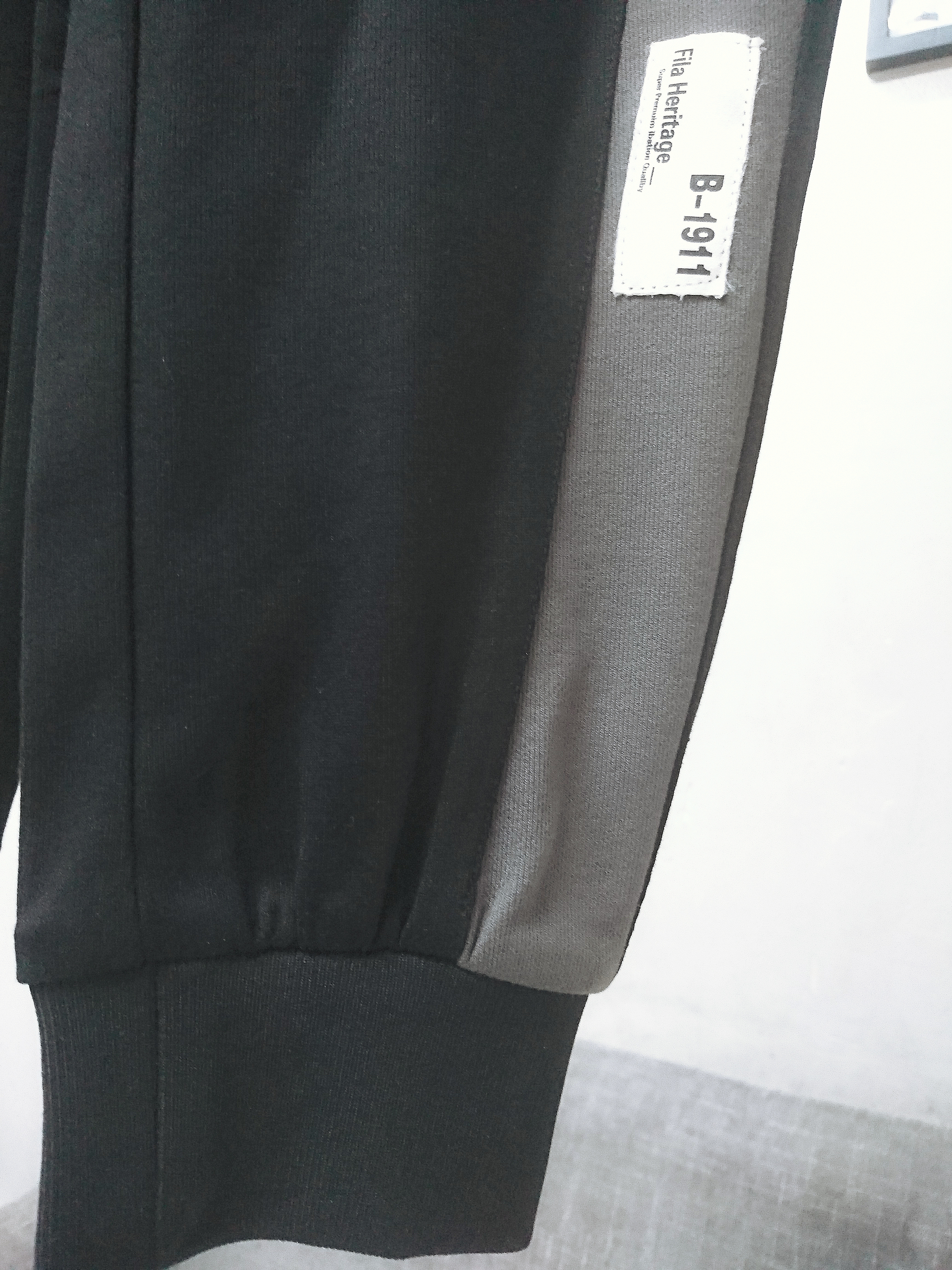 Quần Jogger Nam sọc thể thao ống bo năng động trẻ trung mang phong cách Hàn Quốc dáng ôm body chất liệu vải bông dệt kim cao cấp co giãn nhẹ mặc thoải mái hợp xu hướng thời trang - Mẫu HOT