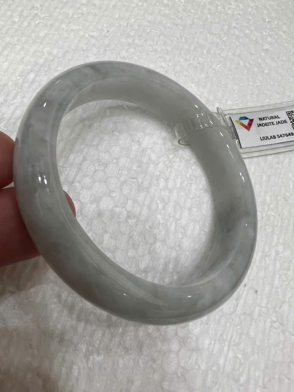 Vòng Cẩm Thạch Tự Nhiên Bản Hẹ Type A Ni 55mm Cao 12mm Dầy 8mm Kiểm Định Liulab 547649 Màu Trắng Bông Bông bóng sang đẹp xinh xắn các Chị mệnh Kim mệnh Thủy 53kg - 58kg đeo tay sang sịn ạ