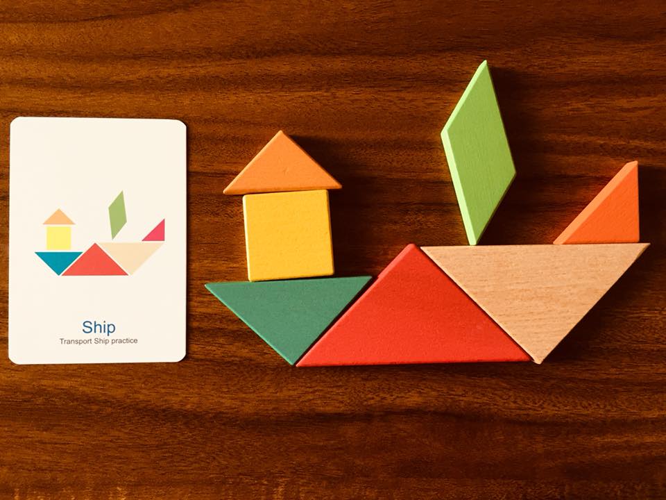 Đồ chơi giáo dục, Ghép Hình Tangram rèn kỹ năng Tư Duy logic cho bé ( 50 thẻ in hai mặt với 100 bài toán +7 miếng ghép hình khối)