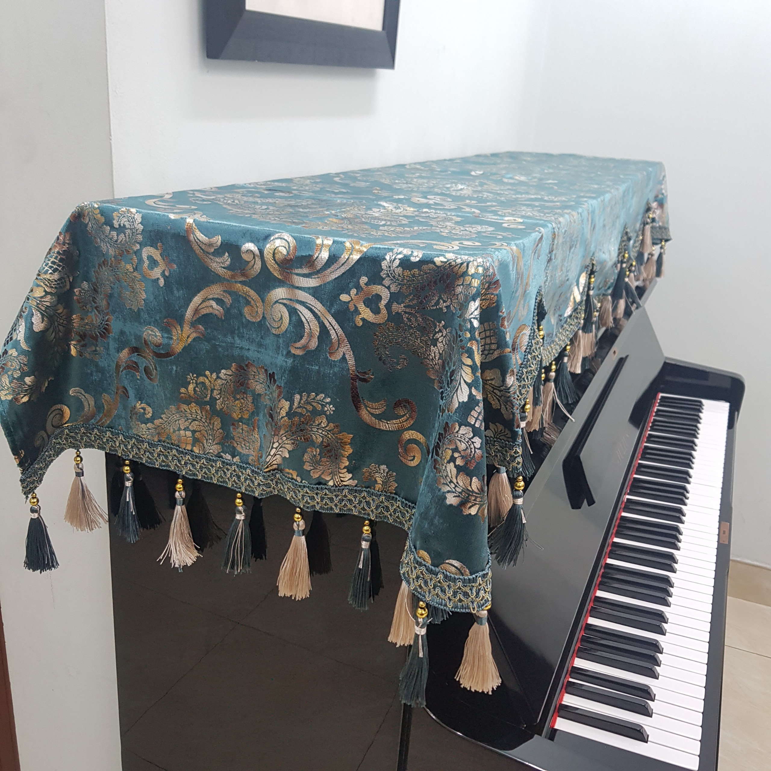 Khăn phủ đàn Piano nhung xanh họa tiêt phối hạt châu cao cấp