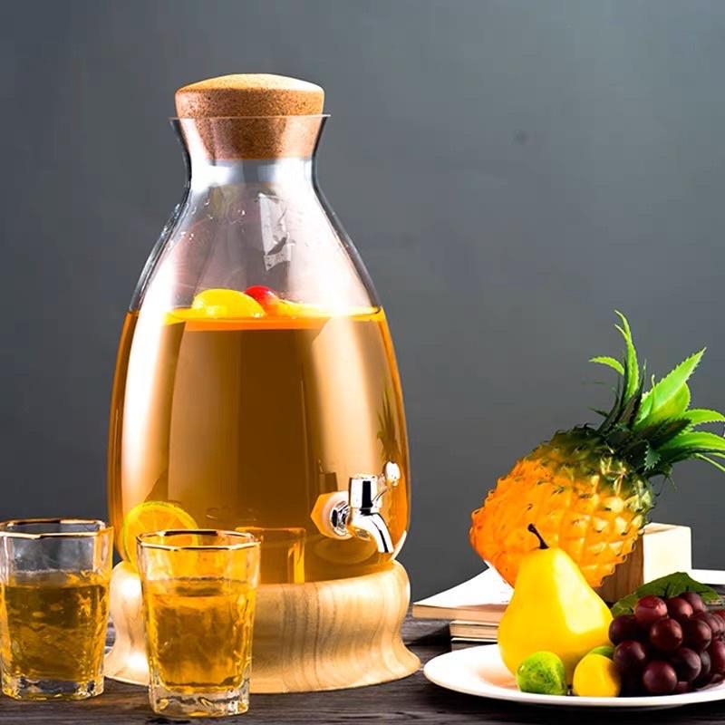 BÌNH ĐỰNG NƯỚC UỐNG THUỶ TINH CÓ VÒI VẶN KÈM ĐẾ GỖ 6L