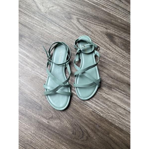 Giày sandal dây đan chéo mới Z