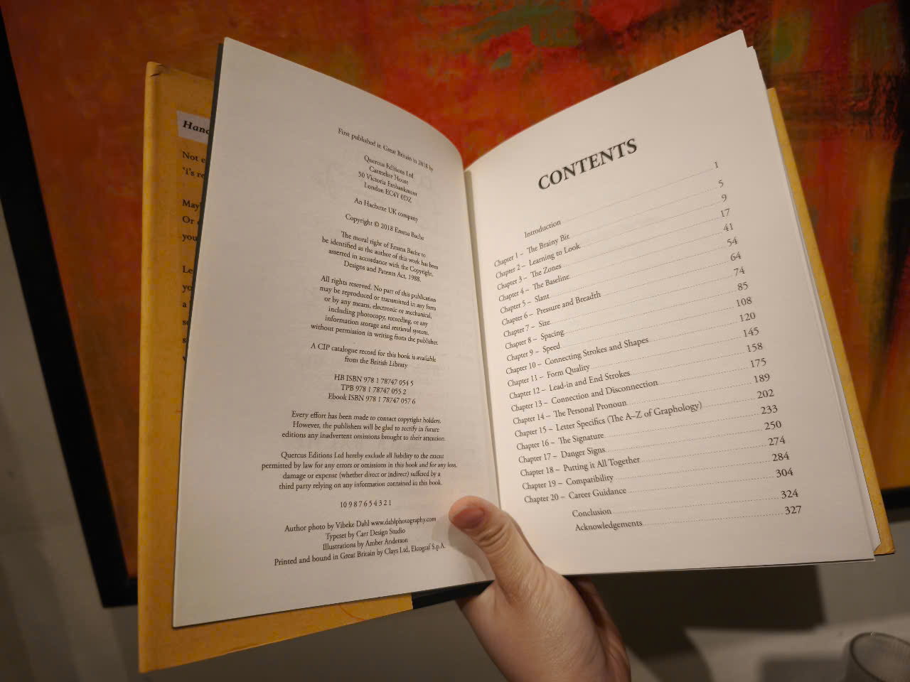 Sách - Reading Between the Lines: What your handwriting says about you by Emma Bache