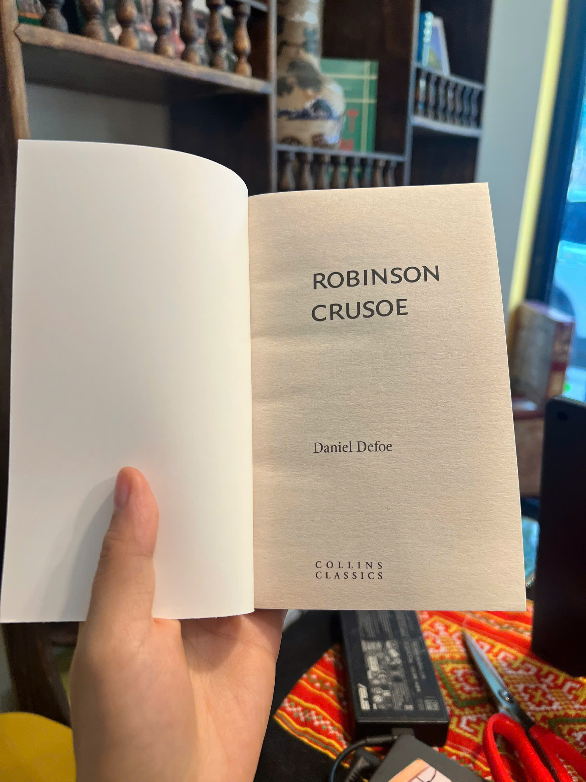 Sách - Robinson Crusoe by Daniel Defoe | Classics / Fiction / Adventure / Ngoại văn Nhập khẩu