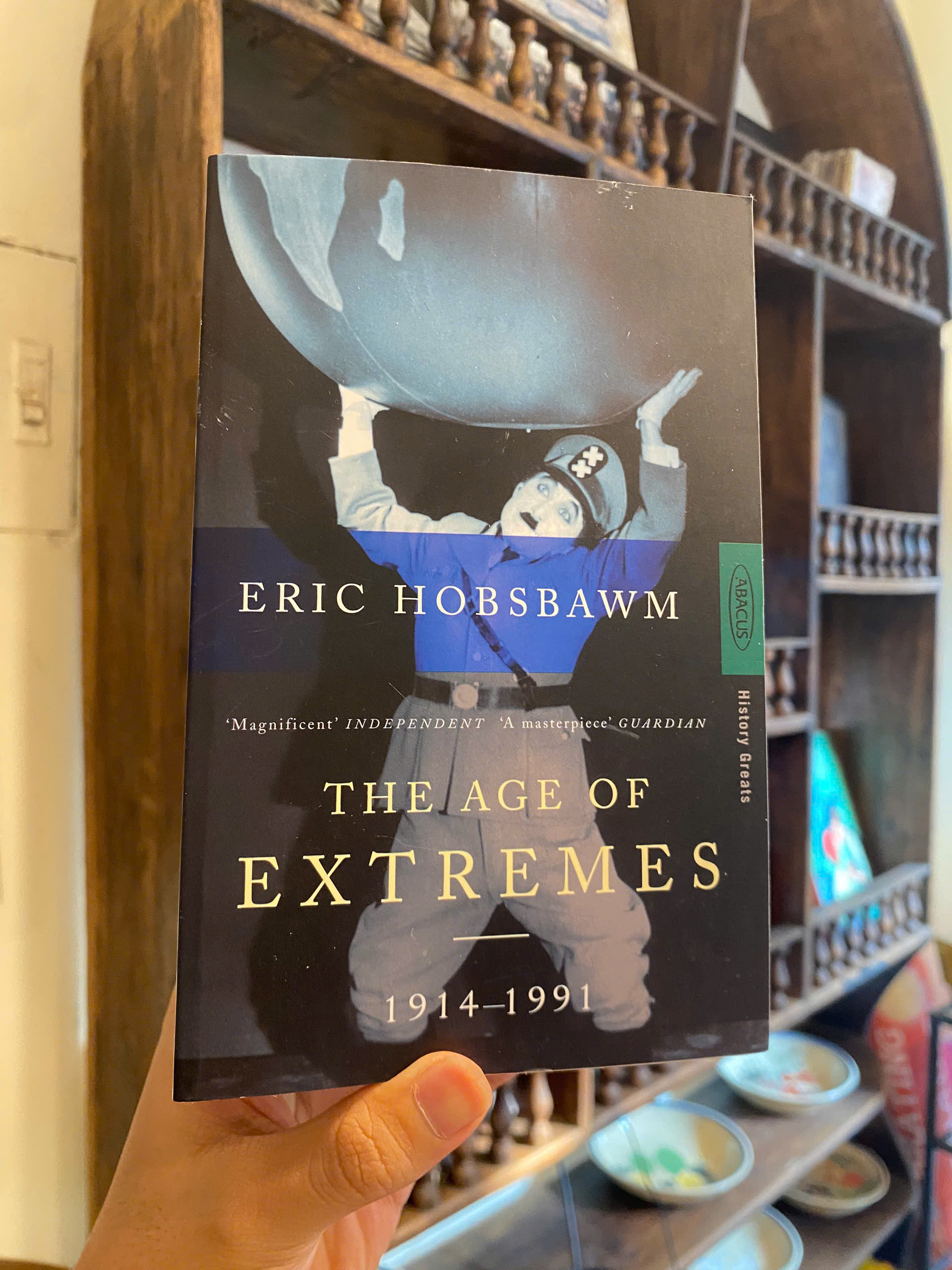Sách - The Age of Extremes: Short Twentieth Century 1914-1991 by Eric Hobsbawm | History Nonfiction