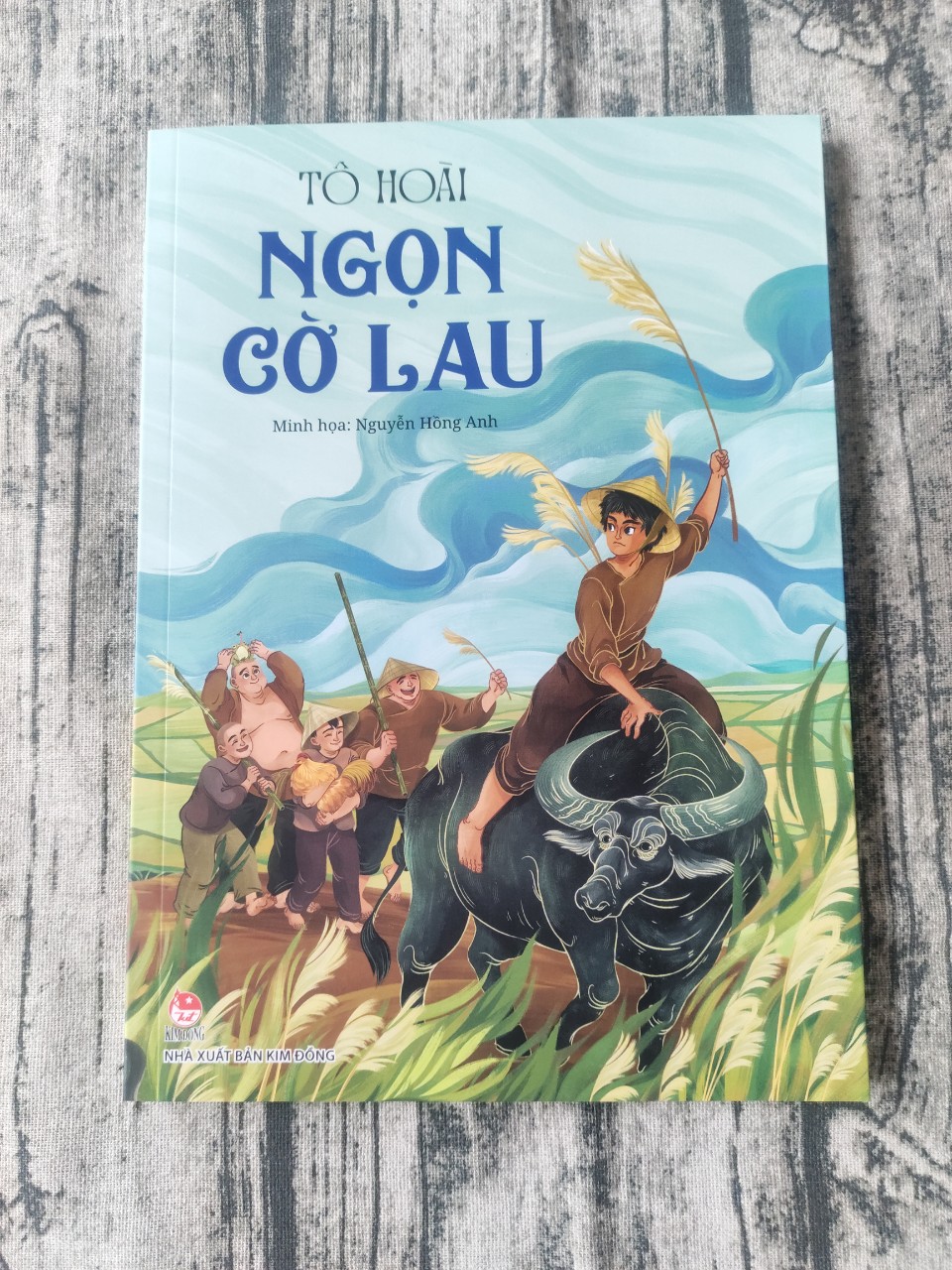 NGỌN CỜ LAU (KỈ NIỆM 65 NĂM NXB KIM ĐỒNG)