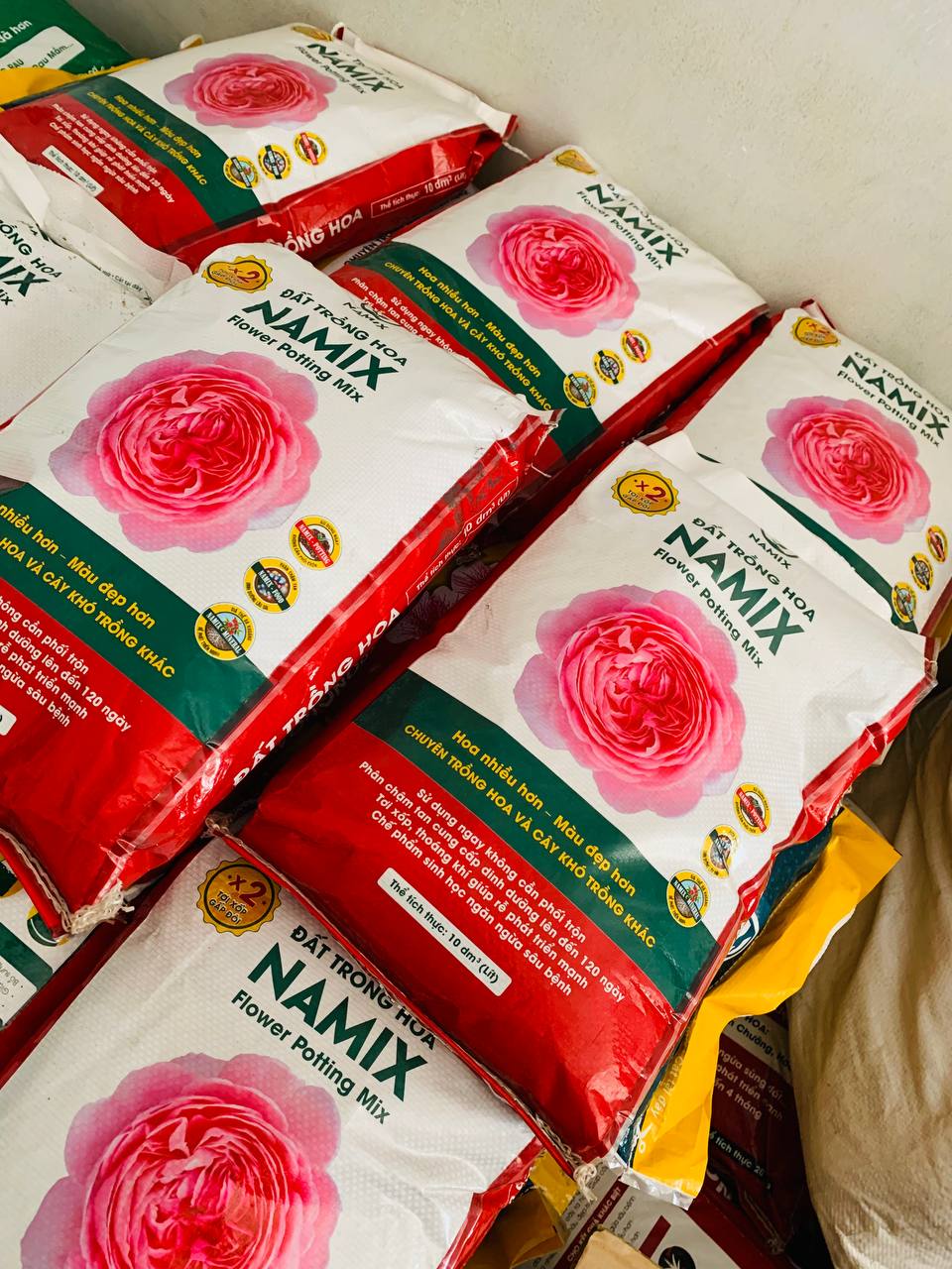 Đất Trồng Hoa Hồng Cao Cấp bao 10dm3, bao nhỏ tiện lợi ~6kg/bao
